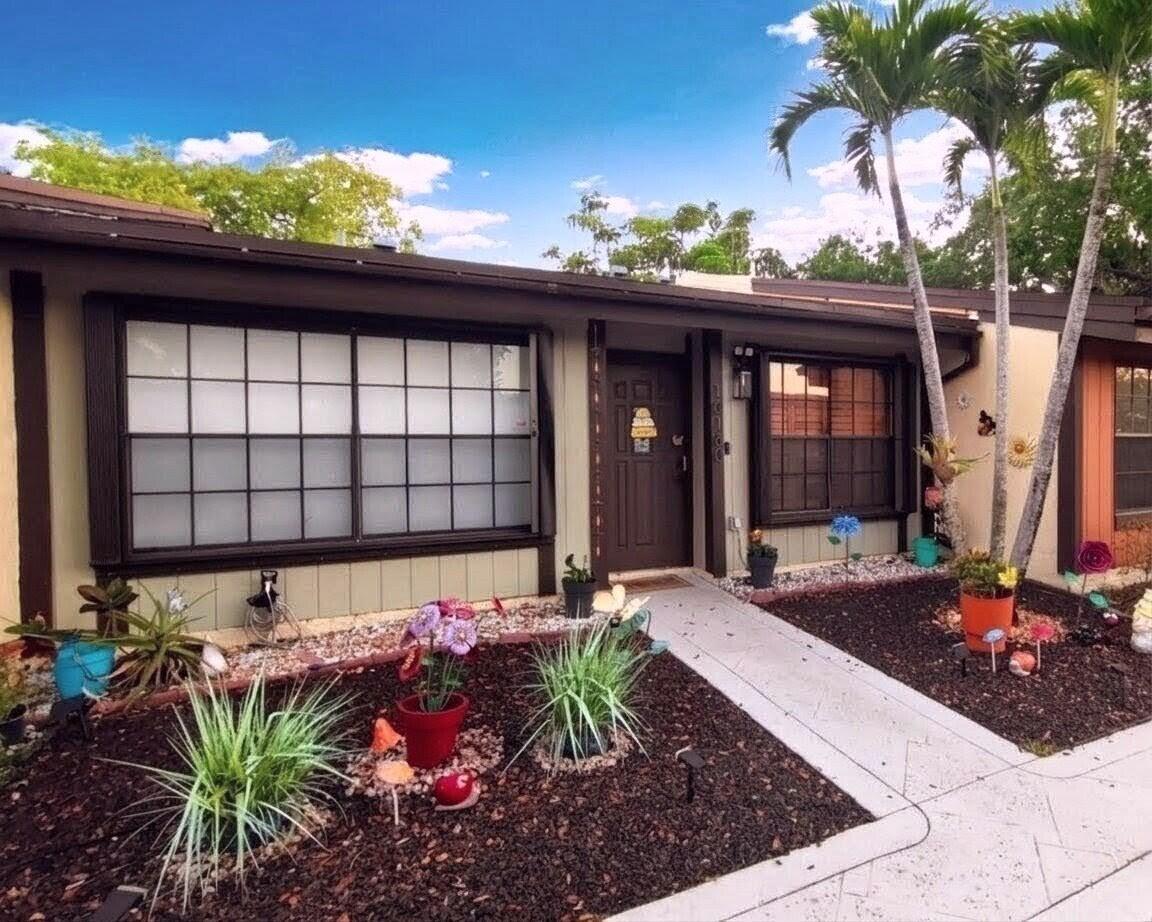 Foto de propiedad en 10180 E Cypress Court 10180, Pembroke Pines, FL 33026 Pembroke Pines con MLS# 