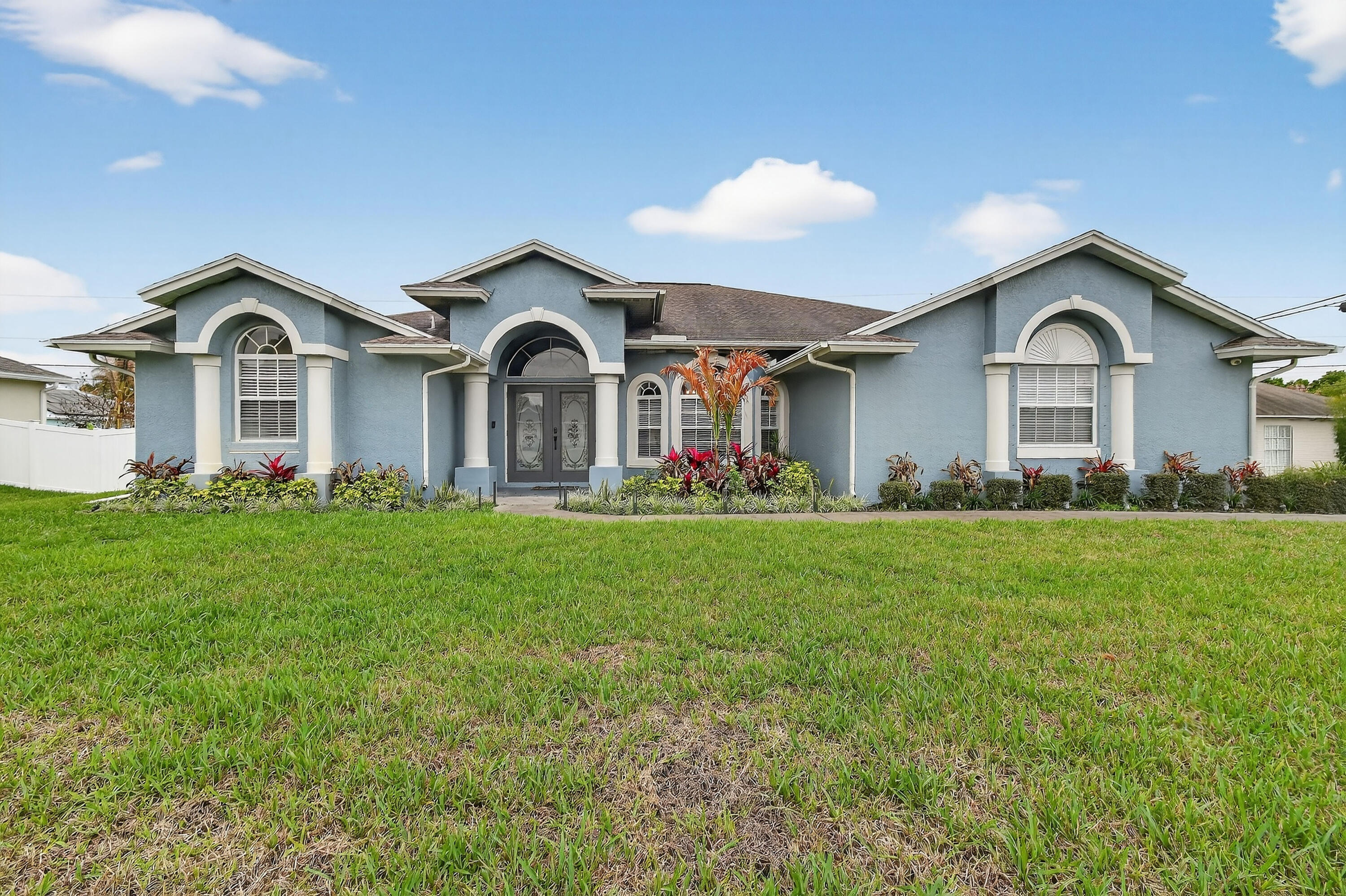 Foto de propiedad en 1887 SW Hilola Lane, Port St. Lucie, FL 34953 Port St. Lucie con MLS# 
