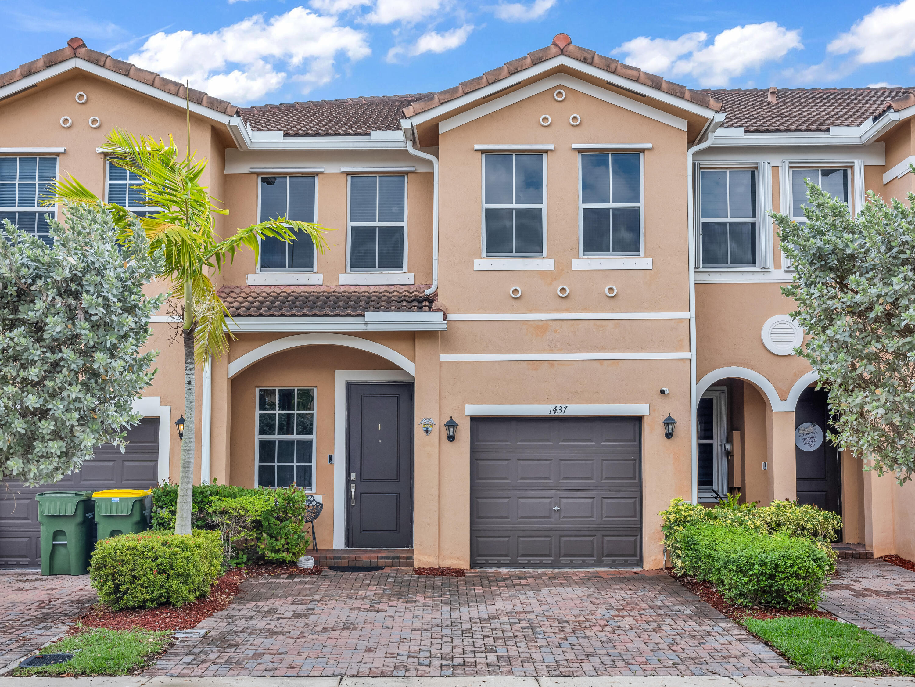 Foto de propiedad en 1437 SE 23rd Terrace, Homestead, FL 33035 Homestead con MLS# 