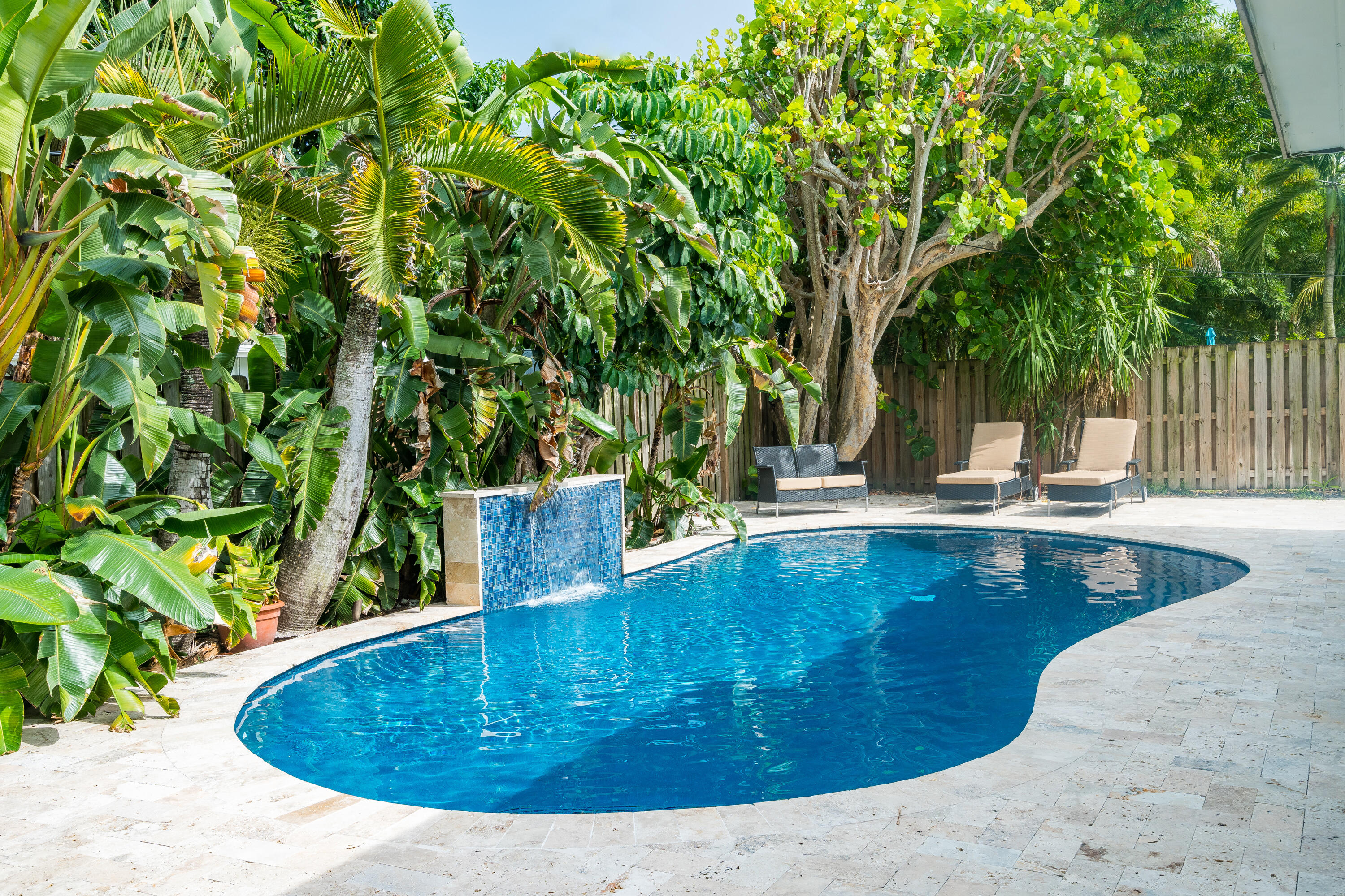 Foto de propiedad en 4760 NE 17th Avenue, Oakland Park, FL 33334 Oakland Park con MLS# 