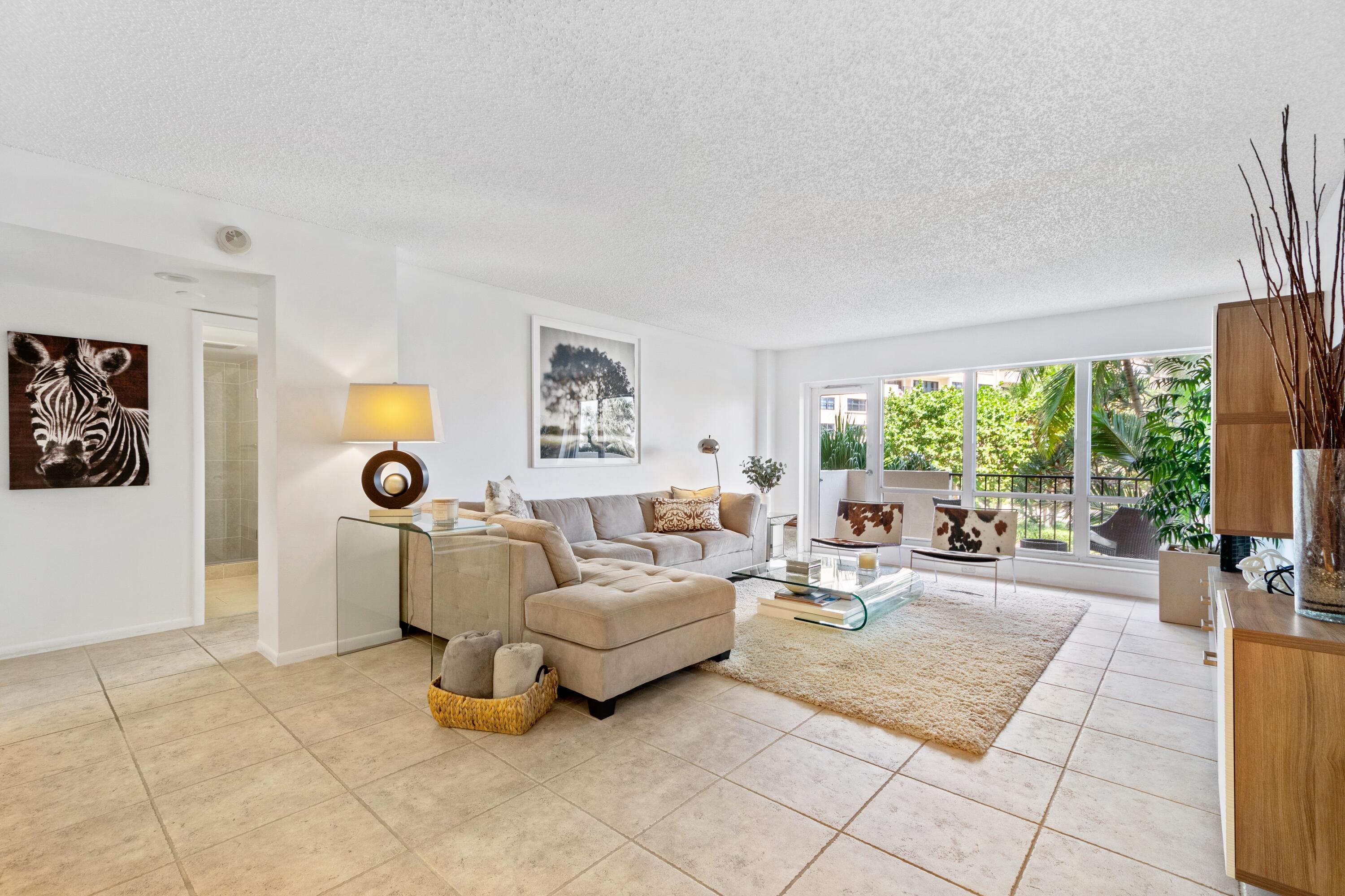 Foto de propiedad en 5000 N Ocean Boulevard 208, Lauderdale-By-The-Sea, FL 33308 Lauderdale-By-The-Sea con MLS# 