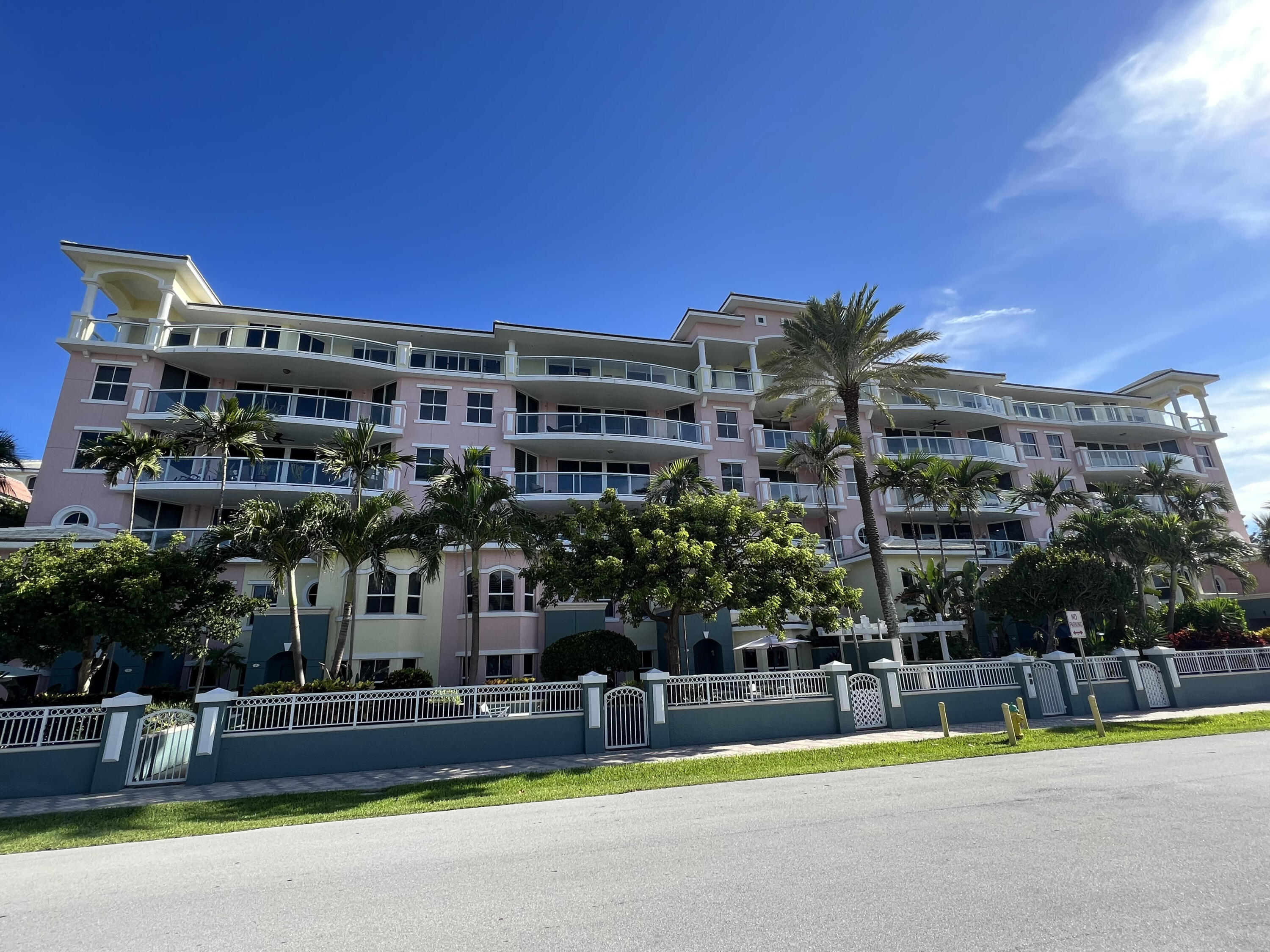 Foto de propiedad en 2051 SE 3rd Street Th3, Deerfield Beach, FL 33441 Deerfield Beach con MLS# 