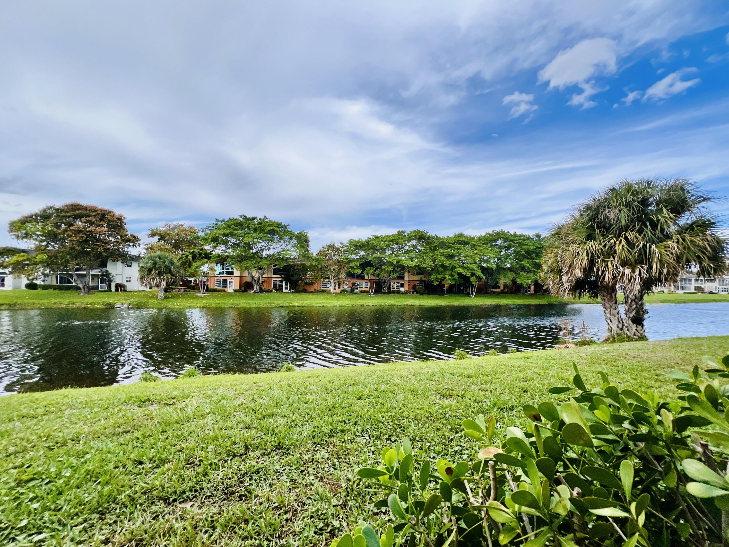 Foto de propiedad en 27 Sheffield B, West Palm Beach, FL 33417 West Palm Beach con MLS# 
