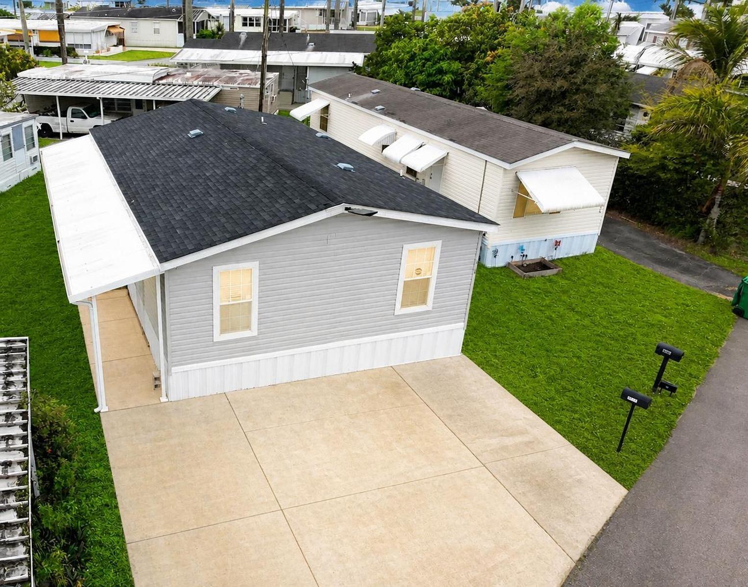 Foto de propiedad en 8516 SW 17th Court, Davie, FL 33324 Davie con MLS# 