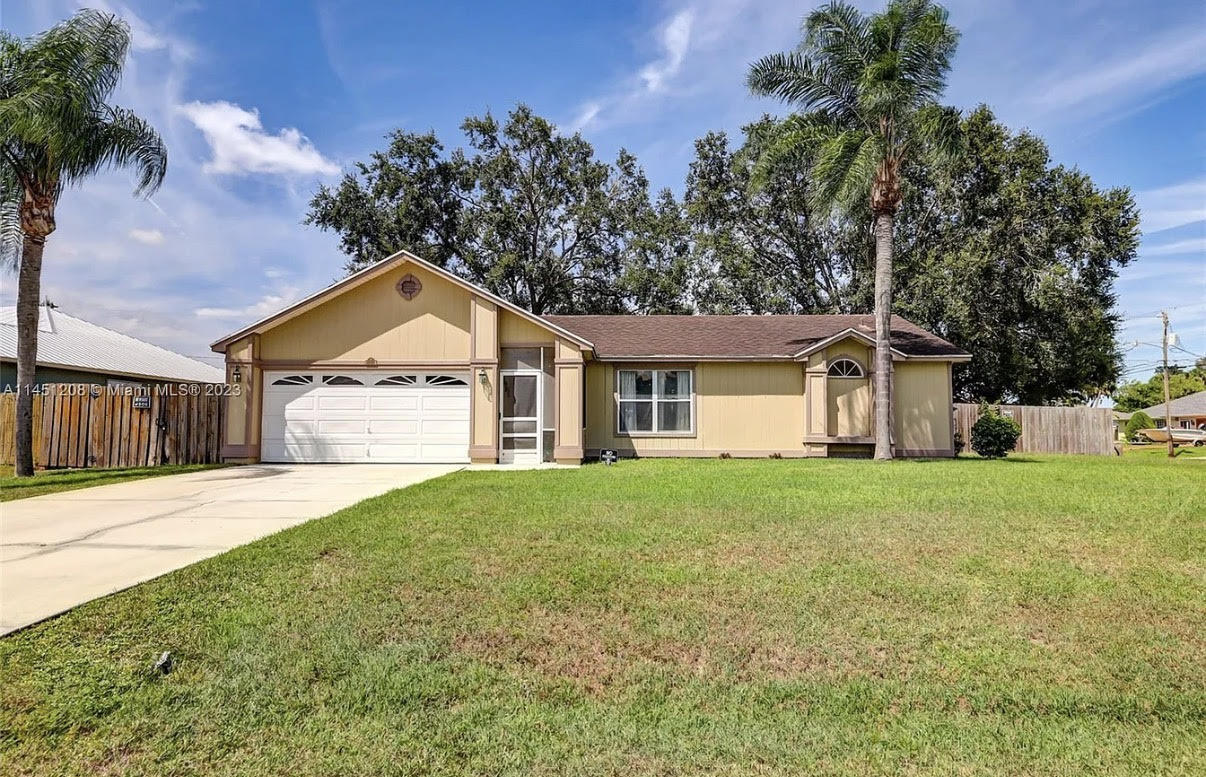 Foto de propiedad en 901 SW Gaitor Avenue, Port St. Lucie, FL 34953 Port St. Lucie con MLS# 