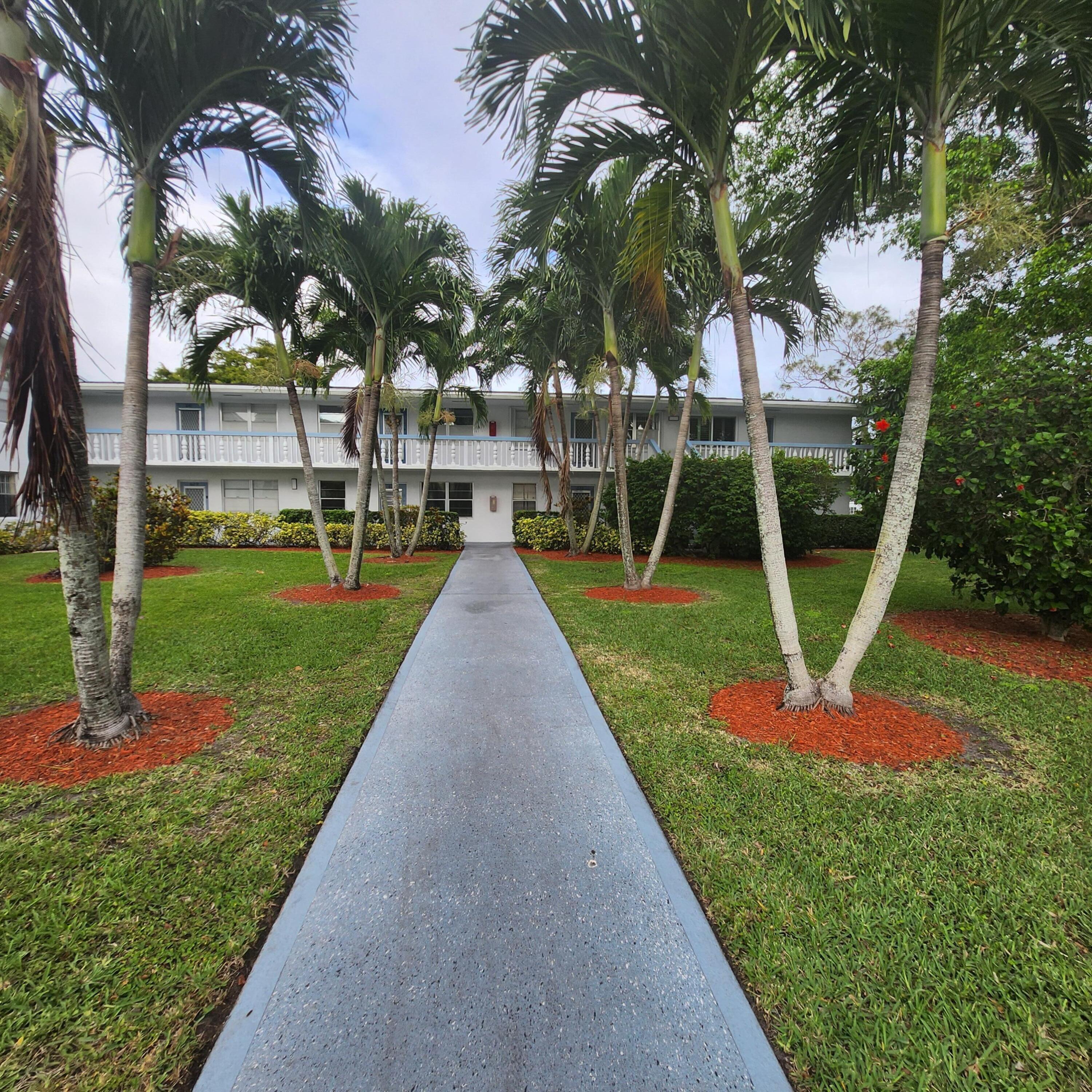 Foto de propiedad en 643 Durham W, Deerfield Beach, FL 33442 Deerfield Beach con MLS# 