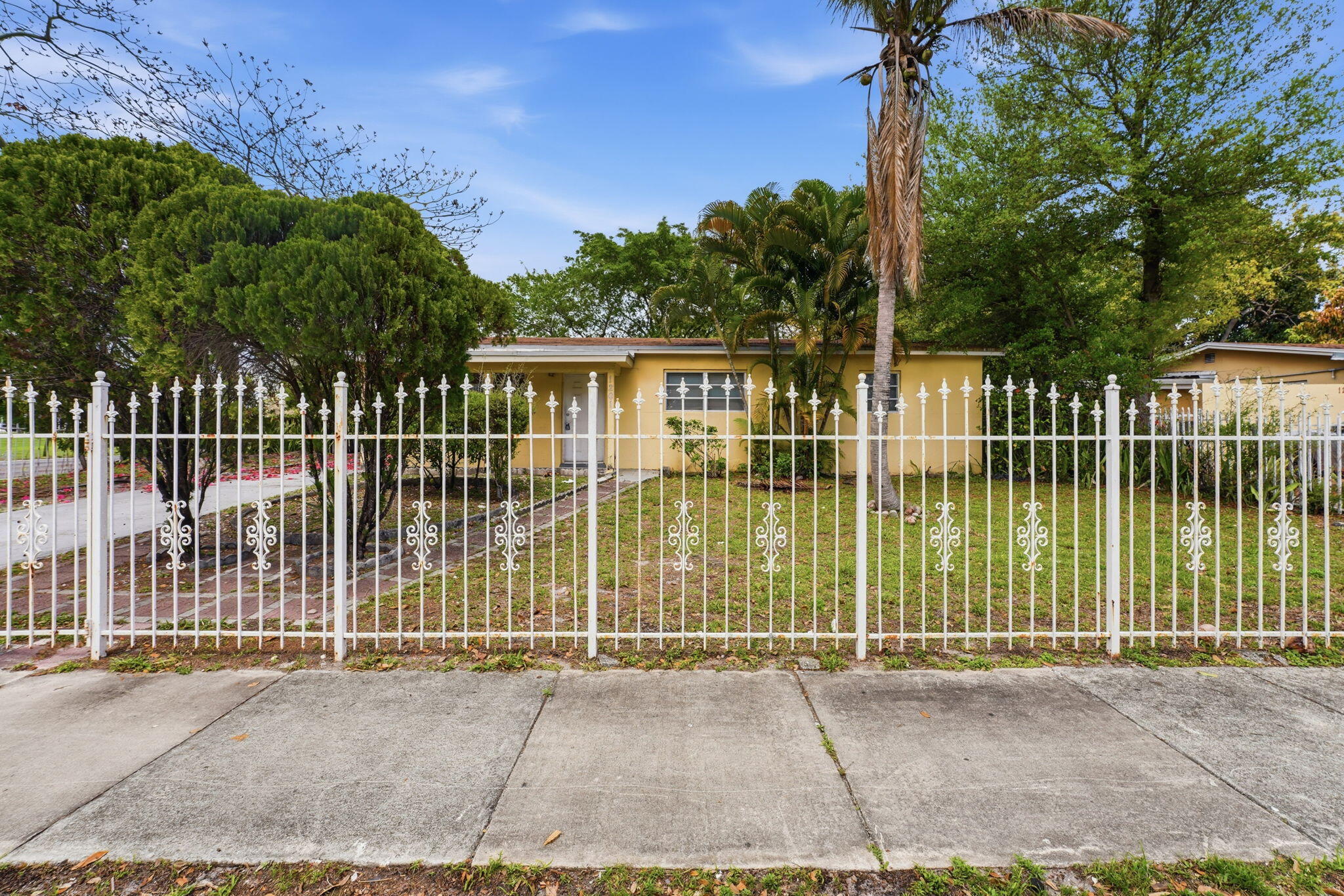 Vendido 1201 NE 206th Street, Miami, FL 33179, Miami, FL 33179