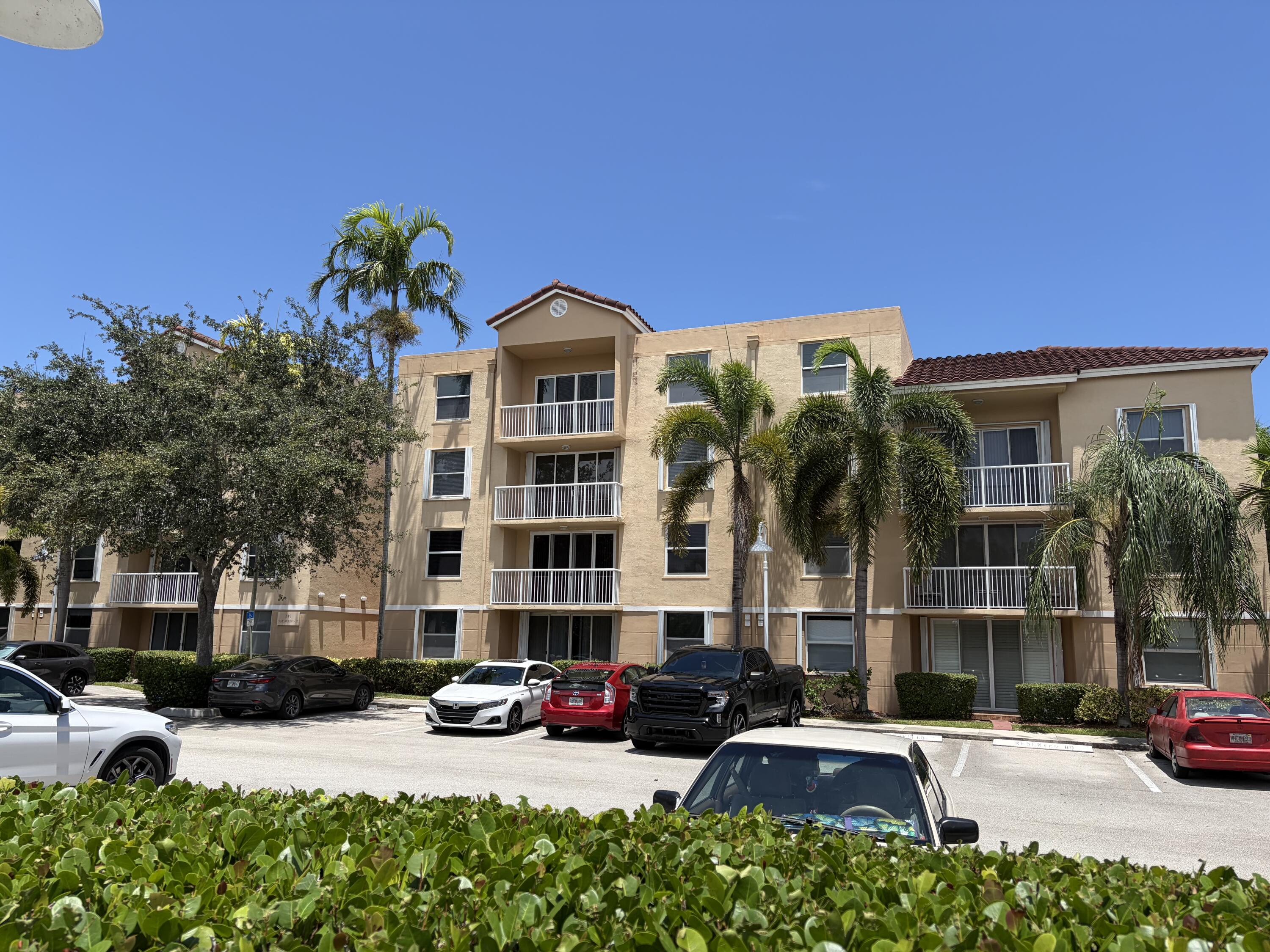 Foto de propiedad en 519 E Sheridan Street 3072, Dania Beach, FL 33004 Dania Beach con MLS# 