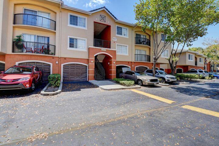 Foto de propiedad en 4197 N Haverhill Road 209, West Palm Beach, FL 33417 West Palm Beach con MLS# 