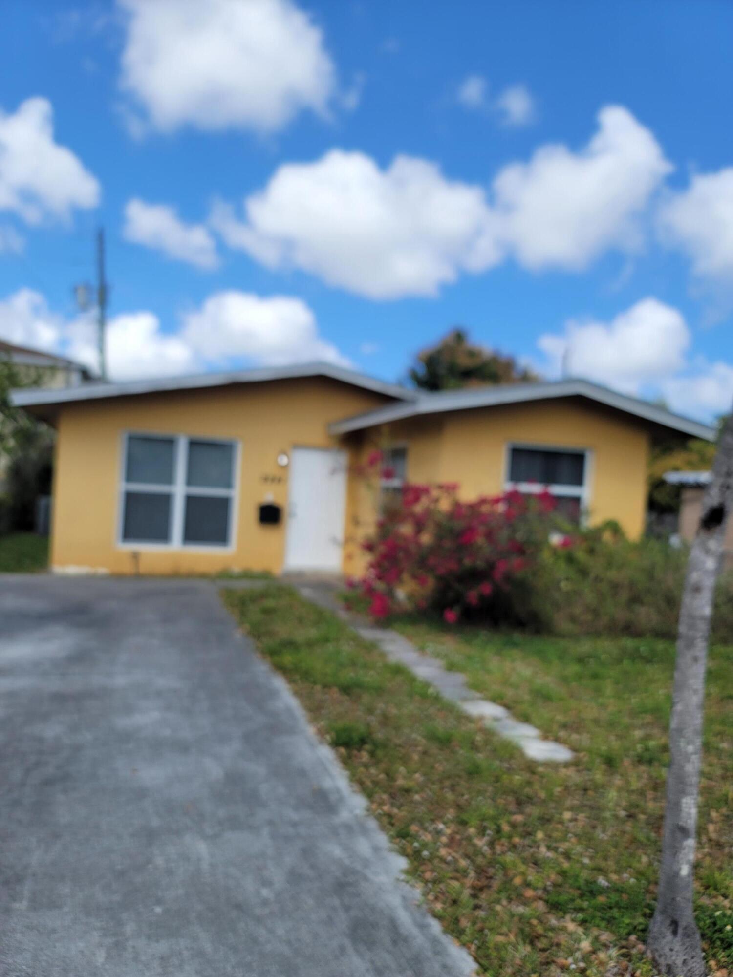Foto de propiedad en 2241 Freedom Street, Hollywood, FL 33020 Hollywood con MLS# 