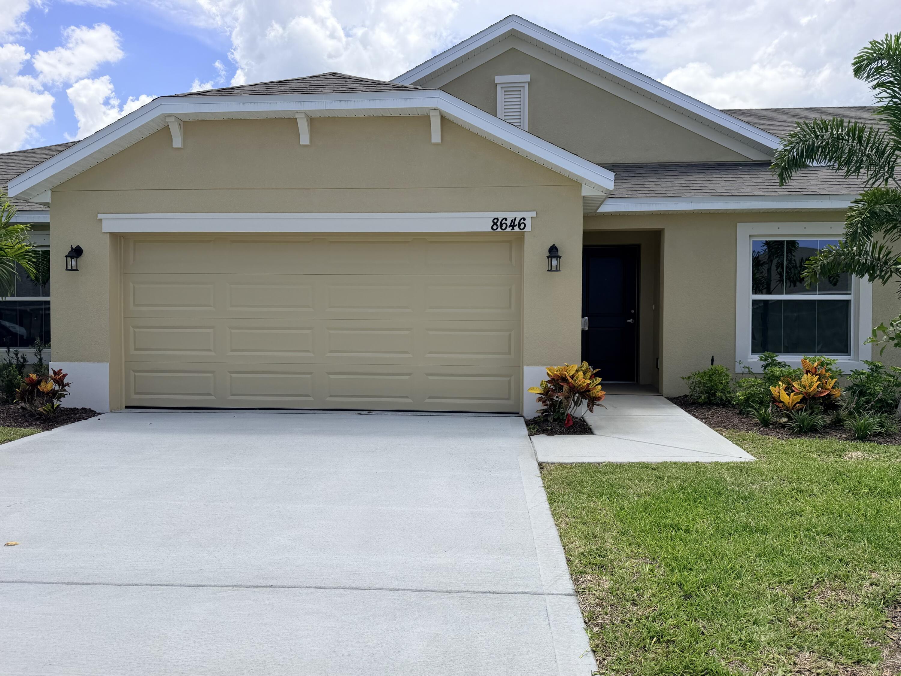 Foto de propiedad en 8646 Giovanni Avenue, Fort Pierce, FL 34951 Fort Pierce con MLS# 