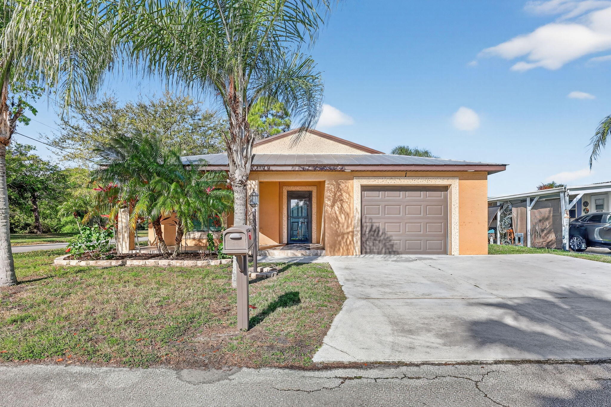 Foto de propiedad en 1 Cortez Lane, Port St. Lucie, FL 34952 Port St. Lucie con MLS# 