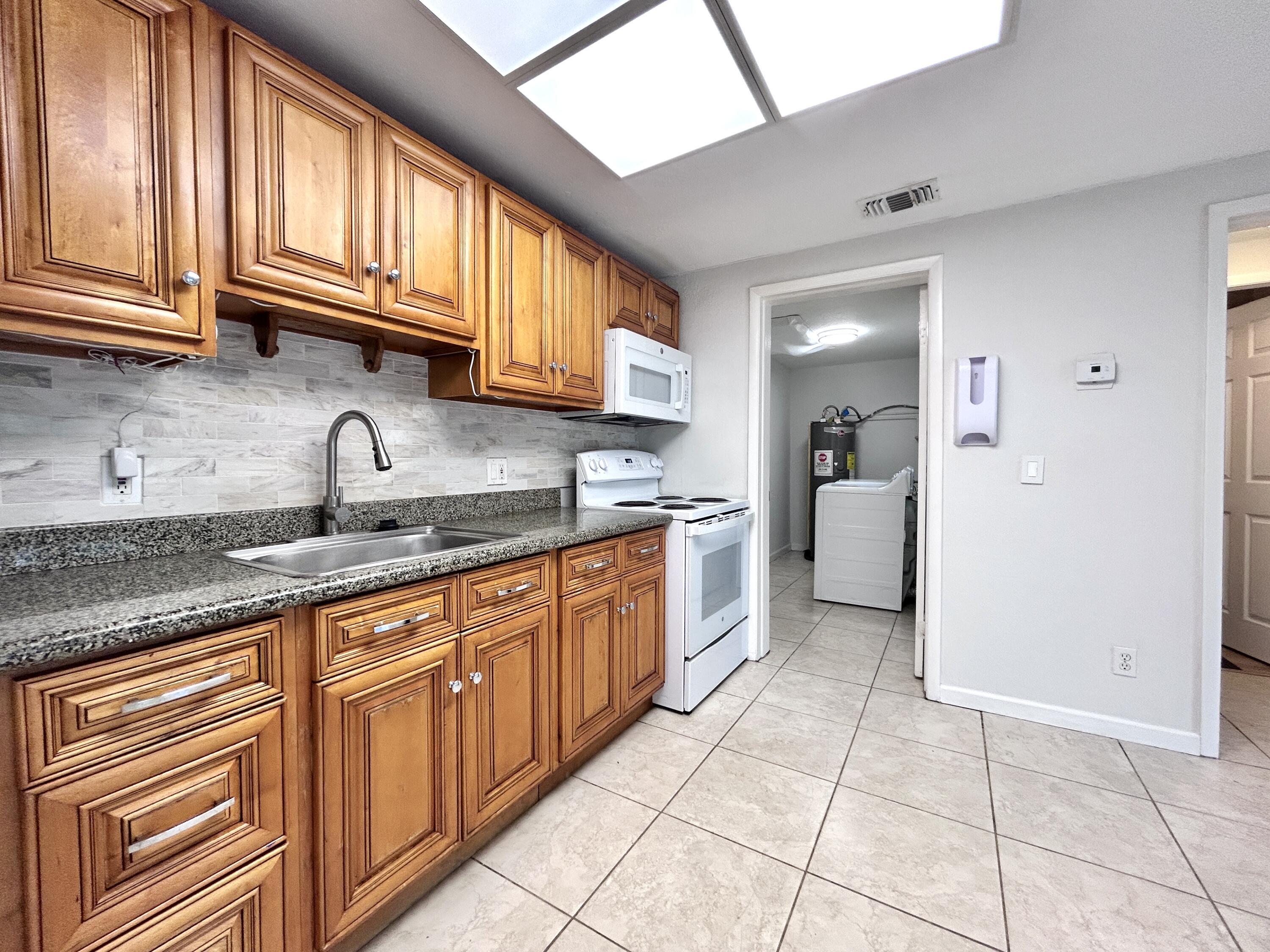 Foto de propiedad en 7168 Southgate Boulevard 7168, Tamarac, FL 33321 Tamarac con MLS# 