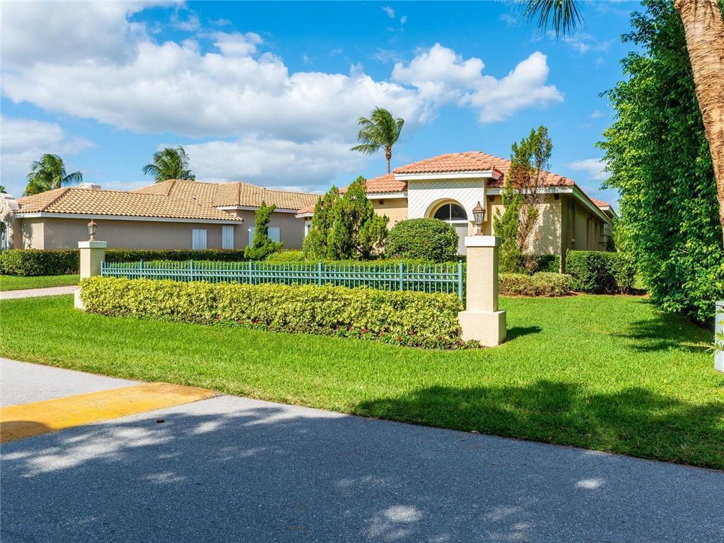 Foto de propiedad en 775 Greensward Lane, Delray Beach, FL 33445 Delray Beach con MLS# 