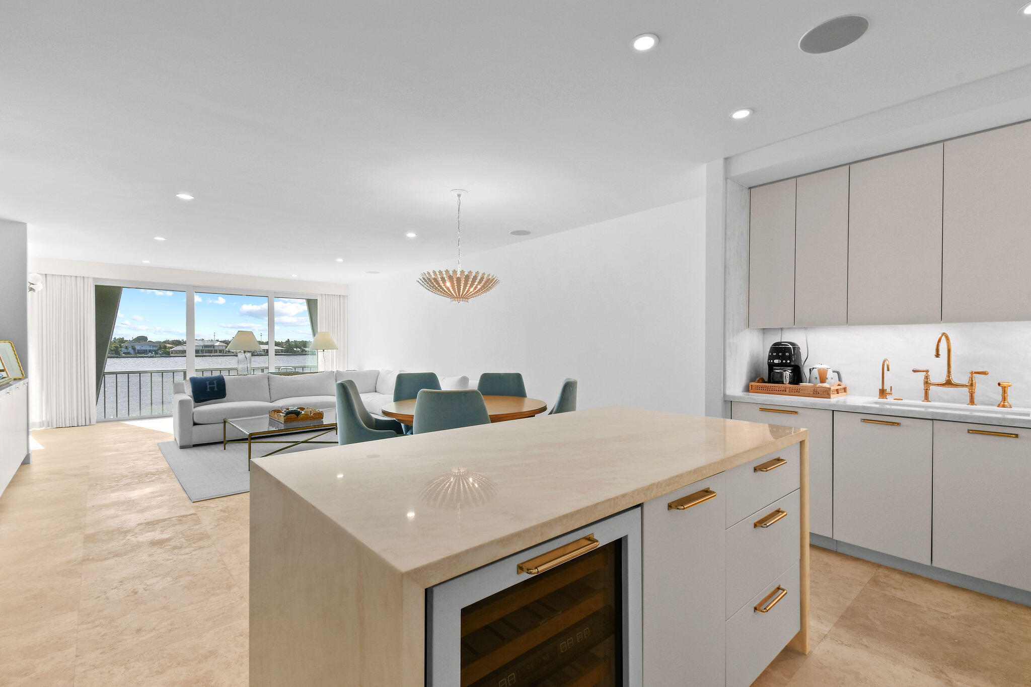 Foto de propiedad en 2180 Ibis Isle Road 12, Palm Beach, FL 33480 Palm Beach con MLS# 