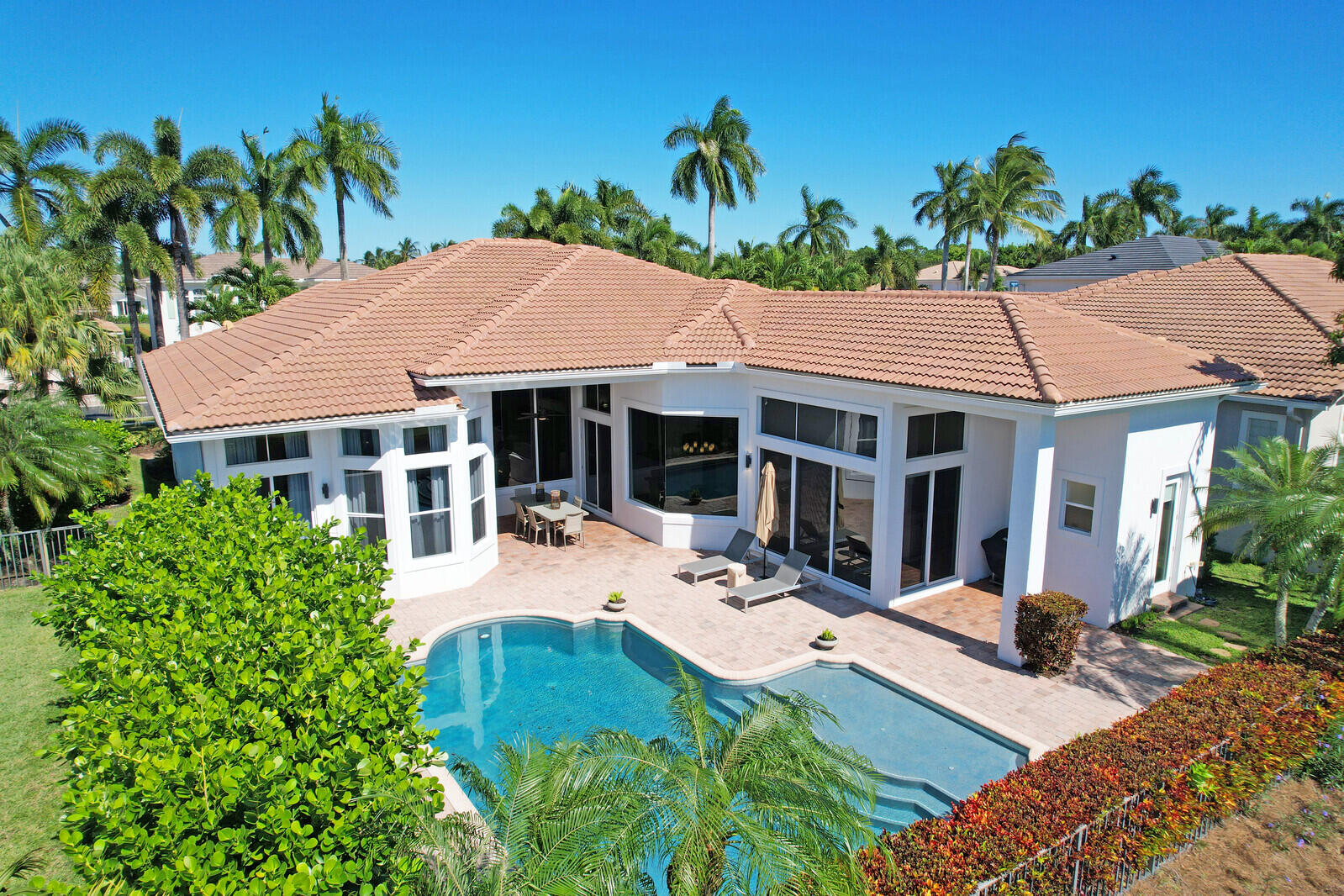 Foto de propiedad en 528 Les Jardin Drive, Palm Beach Gardens, FL 33410 Palm Beach Gardens con MLS# 