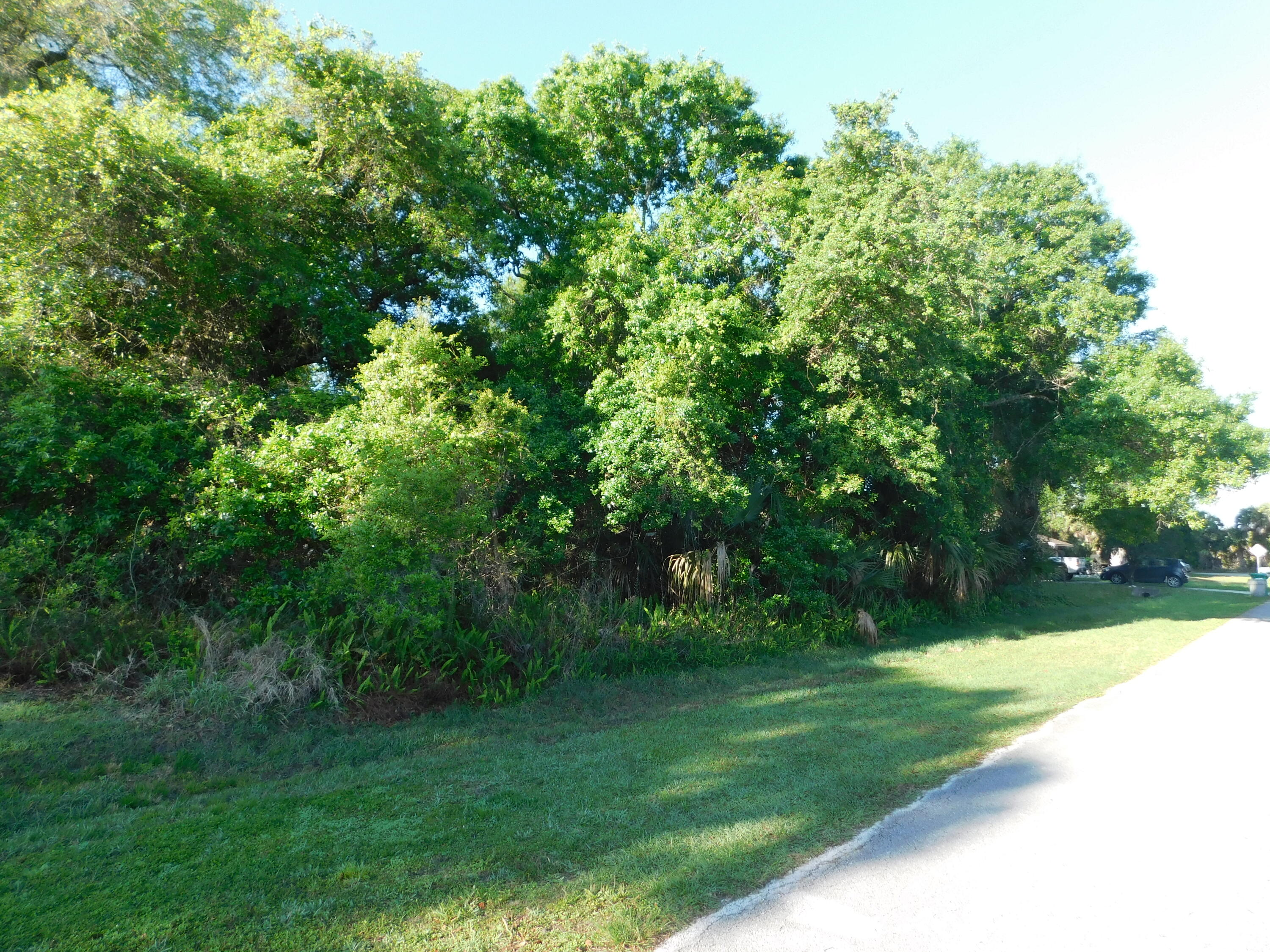 Foto de propiedad en 8401 Kenwood Road, Fort Pierce, FL 34951 Fort Pierce con MLS# 