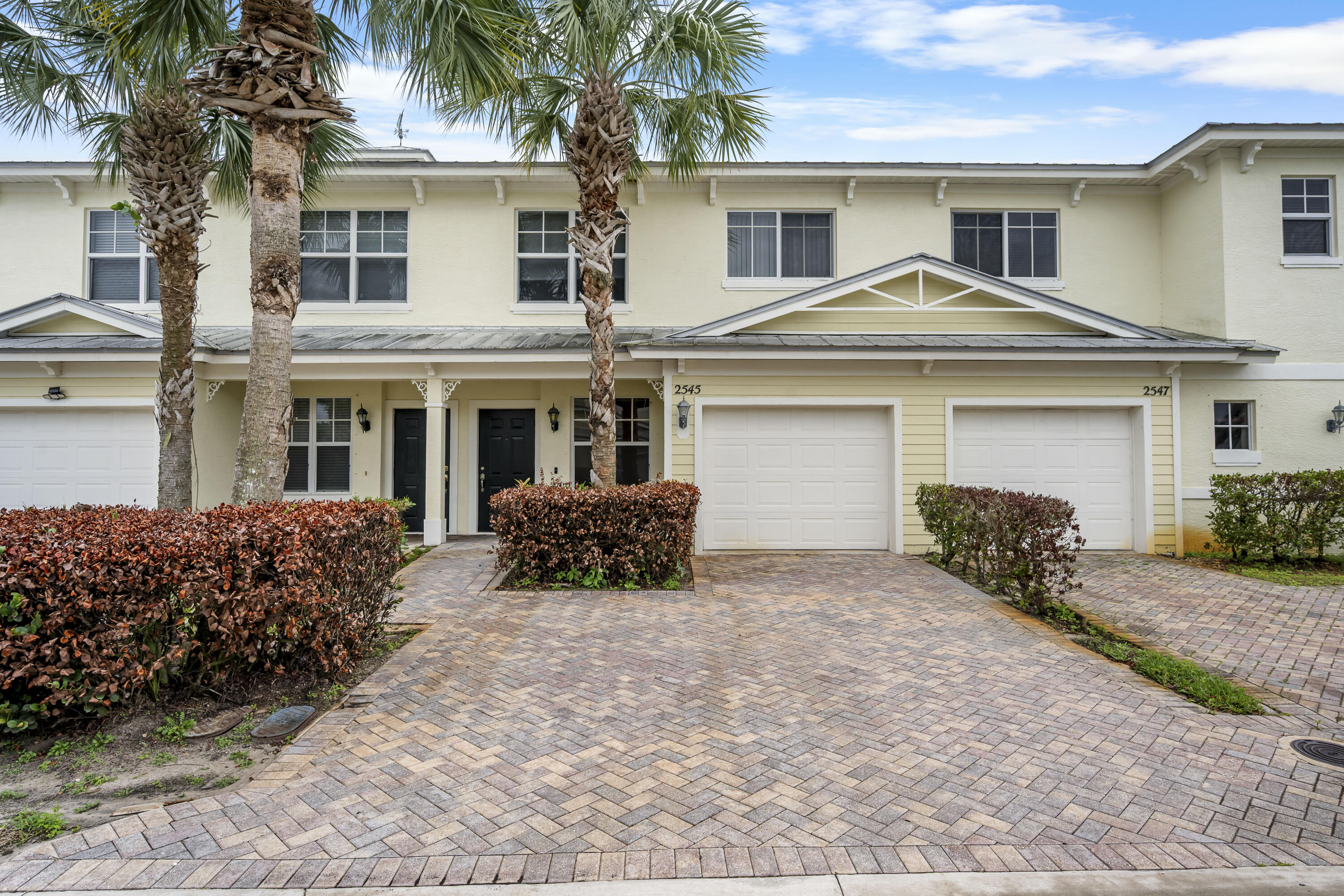 Foto de propiedad en 2545 Creekside Drive, Fort Pierce, FL 34981 Fort Pierce con MLS# 