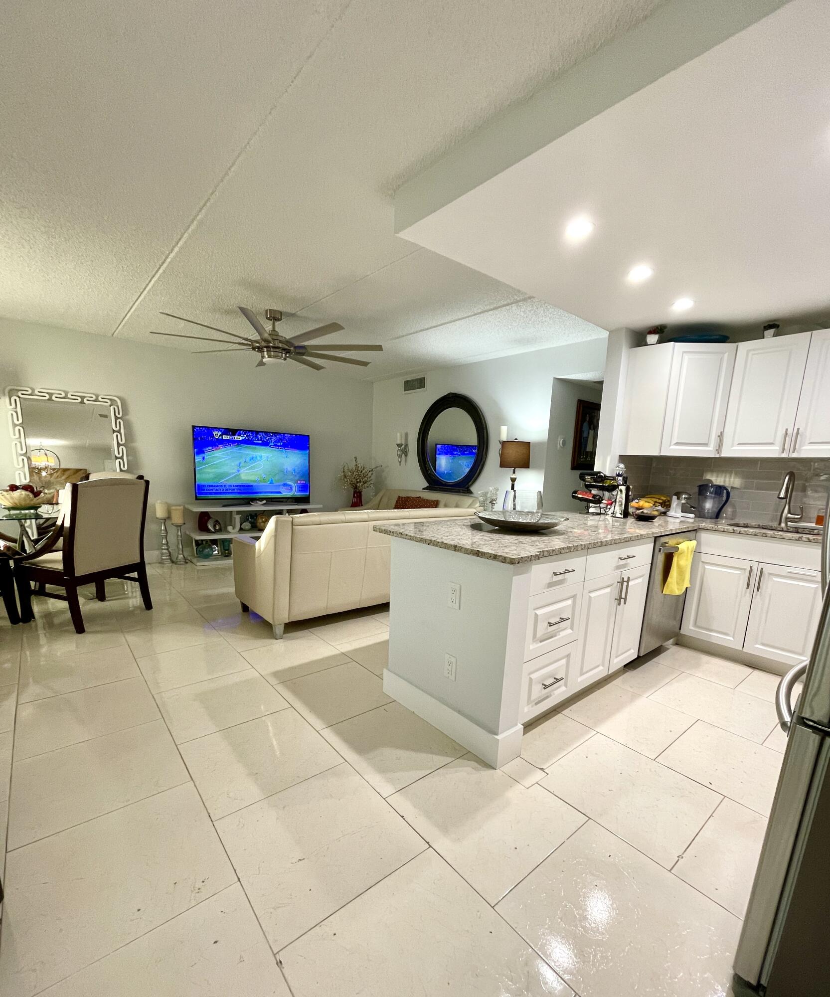 Foto de propiedad en 3200 Springdale Boulevard 107, Palm Springs, FL 33461 Palm Springs con MLS# 