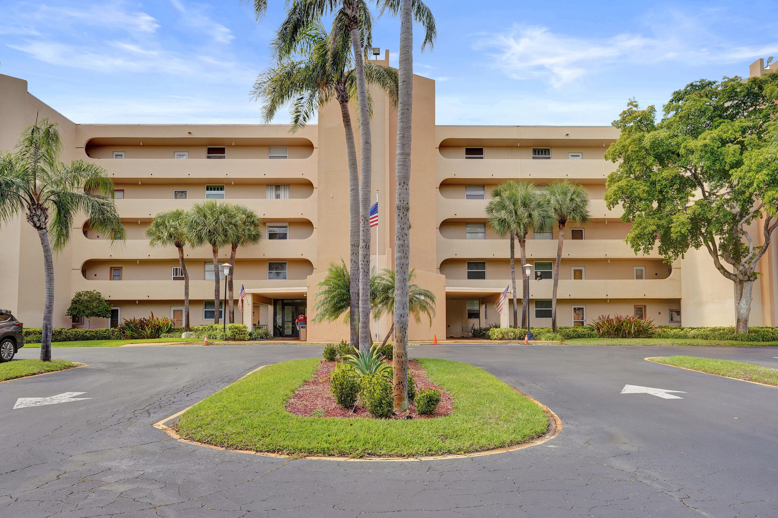 Foto de propiedad en 6461 NW 2nd Avenue 116, Boca Raton, FL 33487 Boca Raton con MLS# 