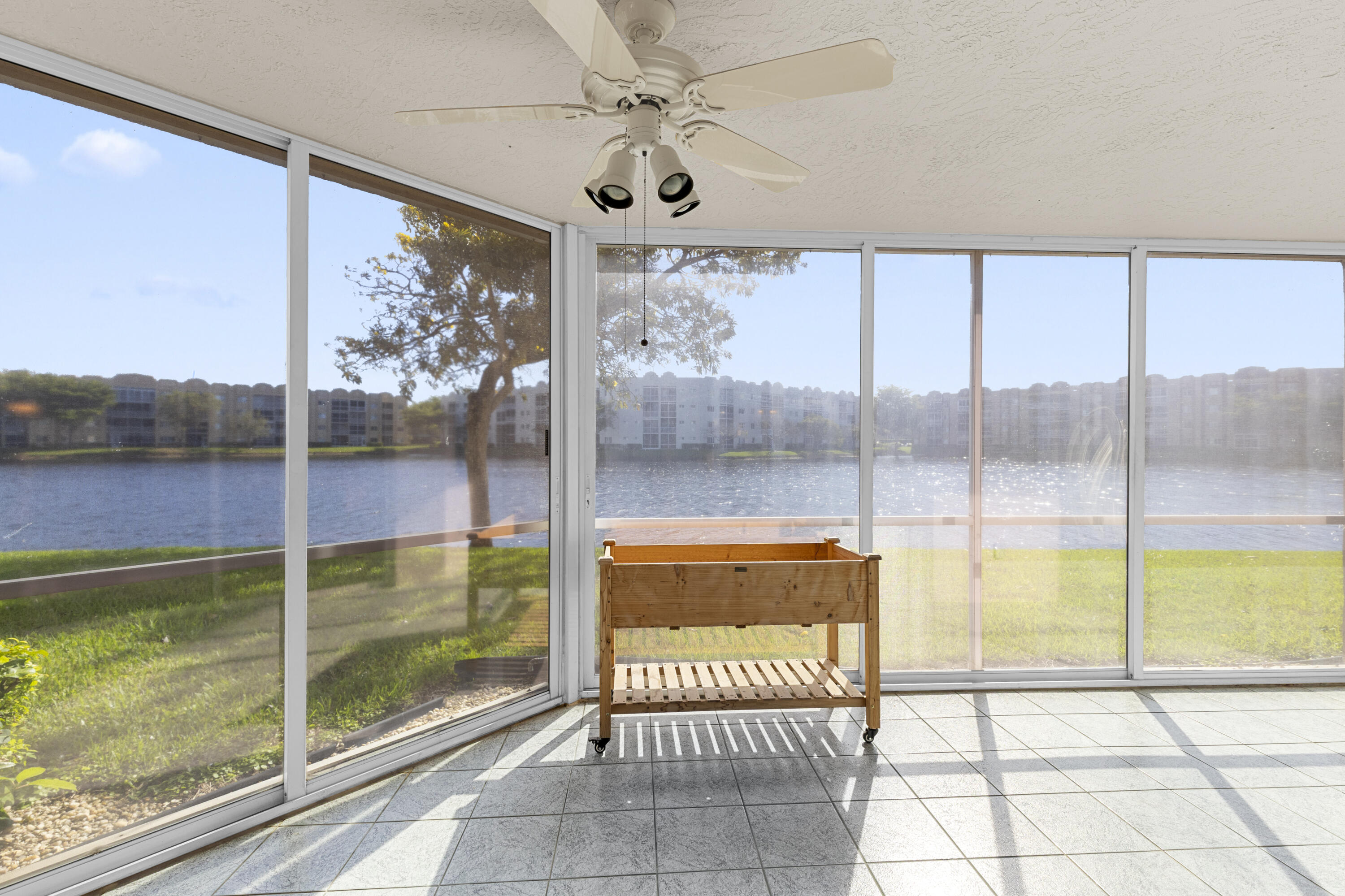 Foto de propiedad en 7396 Granville Drive 104, Tamarac, FL 33321 Tamarac con MLS# 