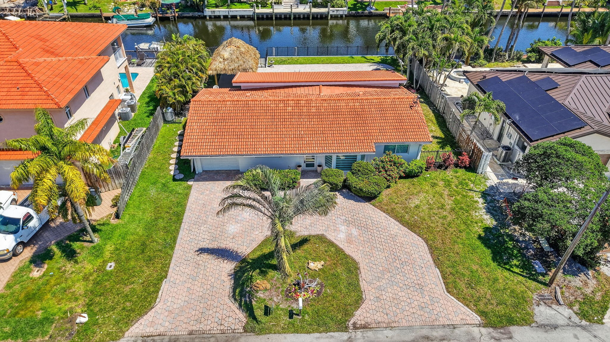 Large Circular Driveway with one car Garage