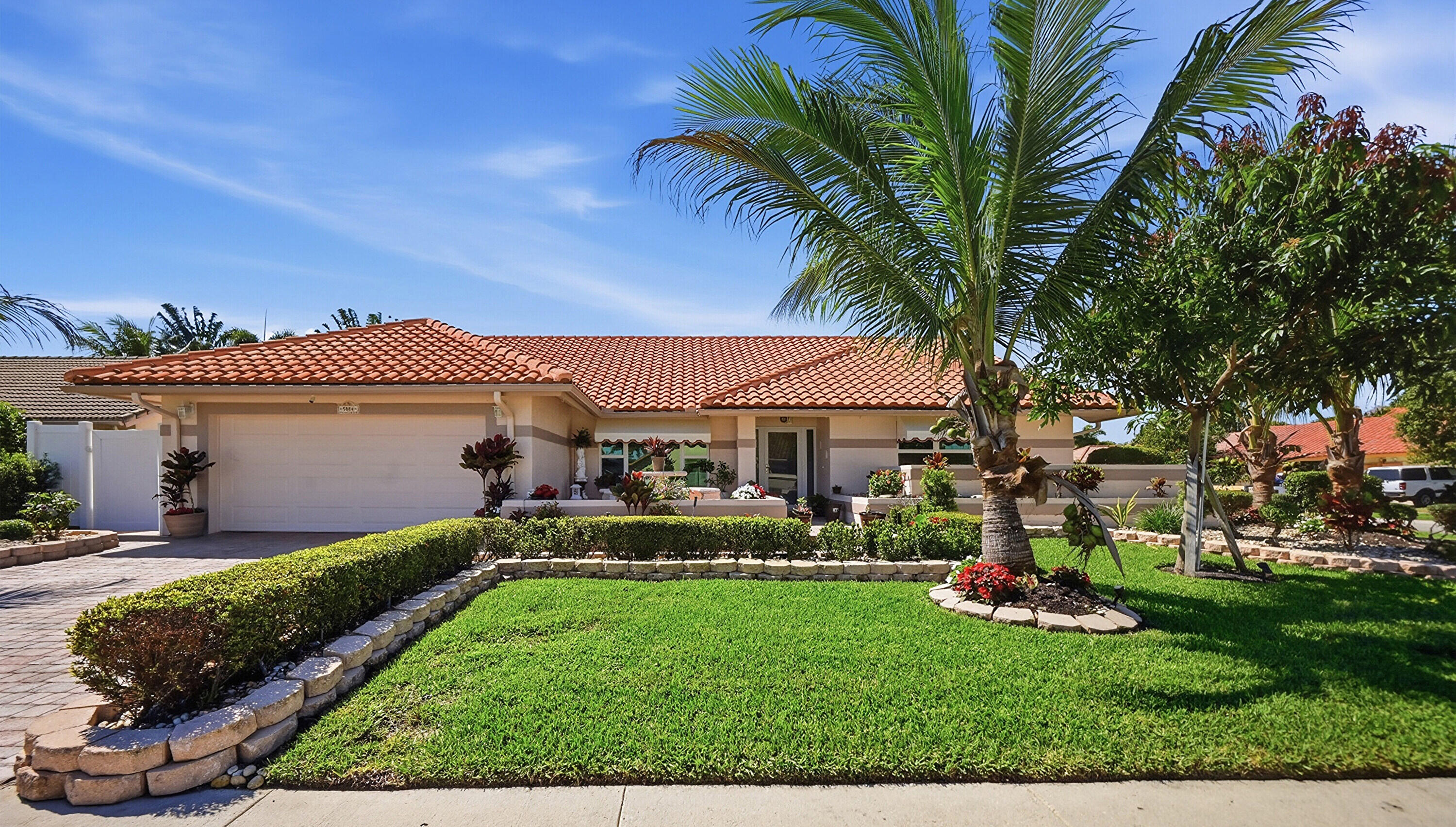 Foto de propiedad en 5884 Laurel Green Circle, Boynton Beach, FL 33437 Boynton Beach con MLS# 