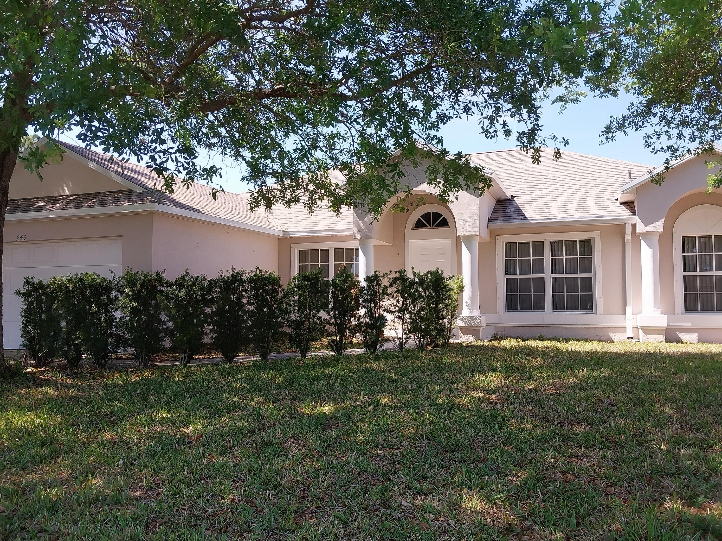 Foto de propiedad en 245 SW Starfish Avenue, Port St. Lucie, FL 34984 Port St. Lucie con MLS# 