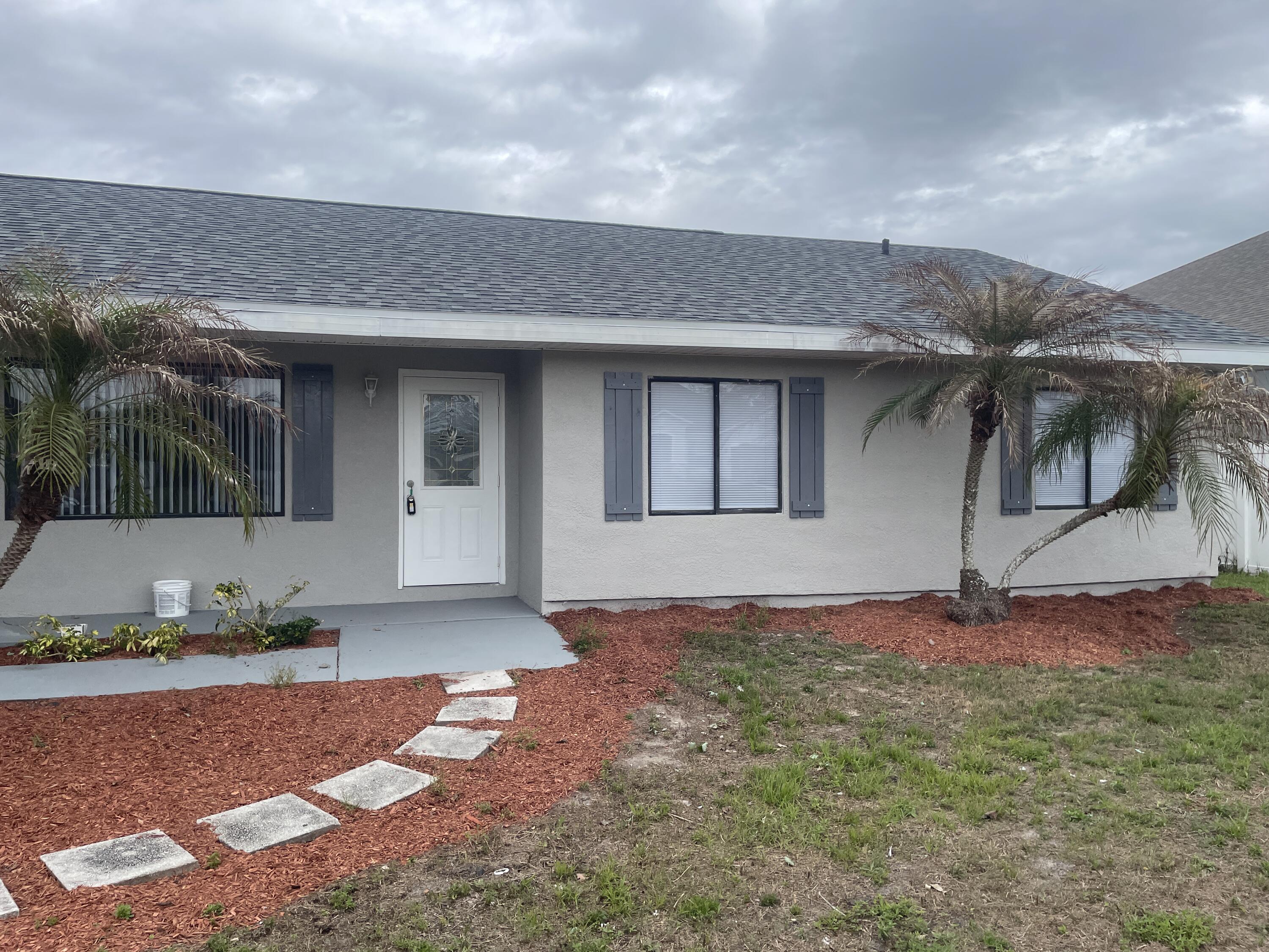 Foto de propiedad en 3611 Jupiter Boulevard SE, Palm Bay, FL 32909 Palm Bay con MLS# 