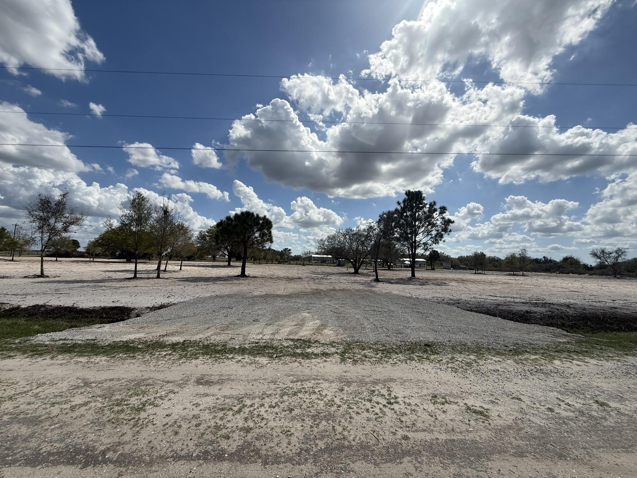 Foto de propiedad en 14416 NW 252nd Street, Okeechobee, FL 34972 Okeechobee con MLS# 
