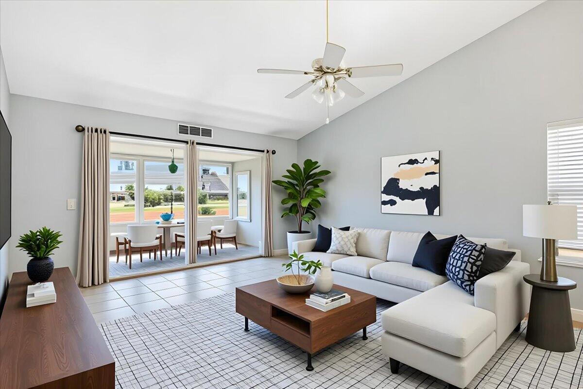 Foto de propiedad en 2538 SE Tropical East Circle, Port St. Lucie, FL 34952 Port St. Lucie con MLS# 
