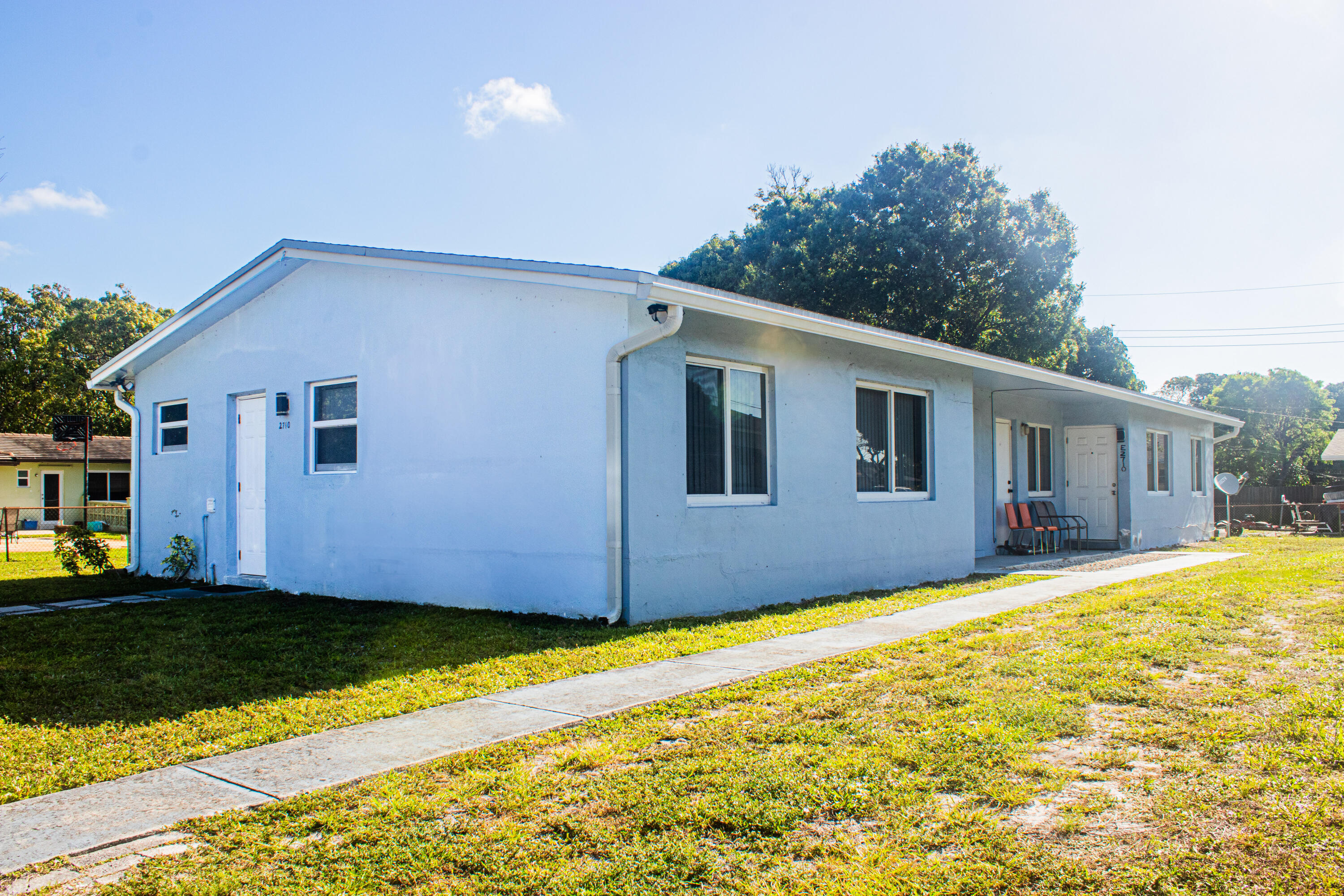 Foto de propiedad en 2710 NW 24th Avenue 1-2, Oakland Park, FL 33311 Oakland Park con MLS# 