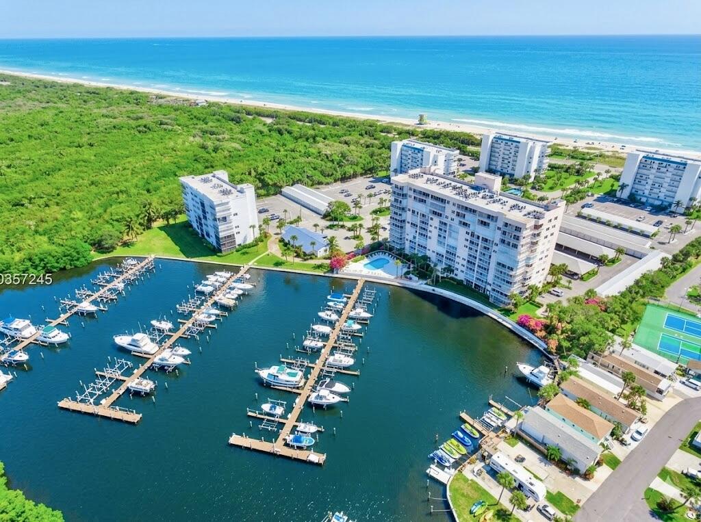 Foto de propiedad en 5151 N Hwy A1a 212, Fort Pierce, FL 34949 Fort Pierce con MLS# 