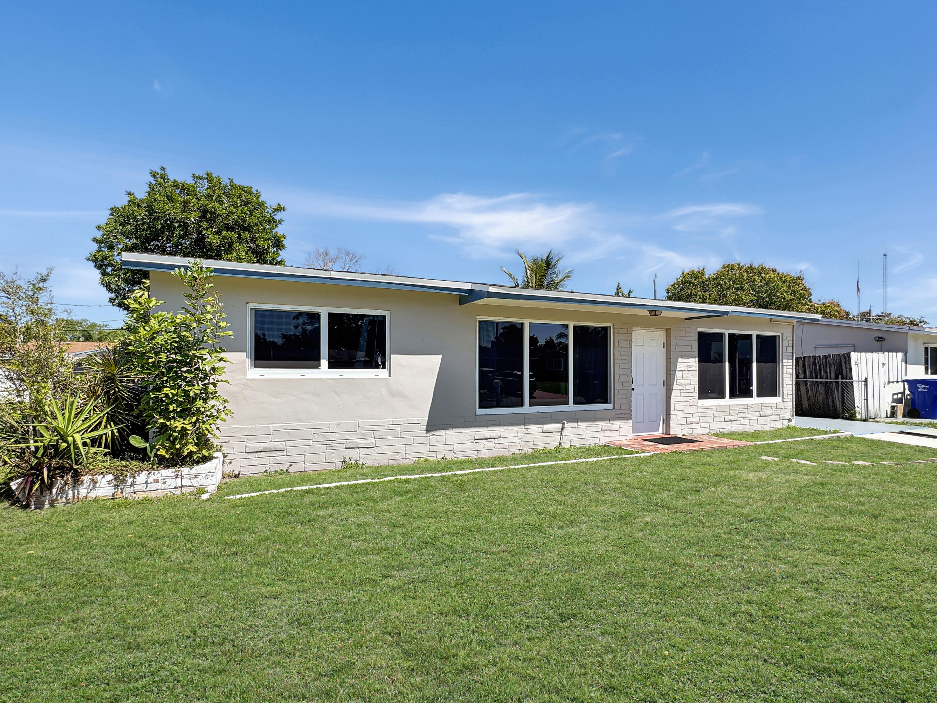Foto de propiedad en 6751 Cody Street, Hollywood, FL 33024 Hollywood con MLS# 