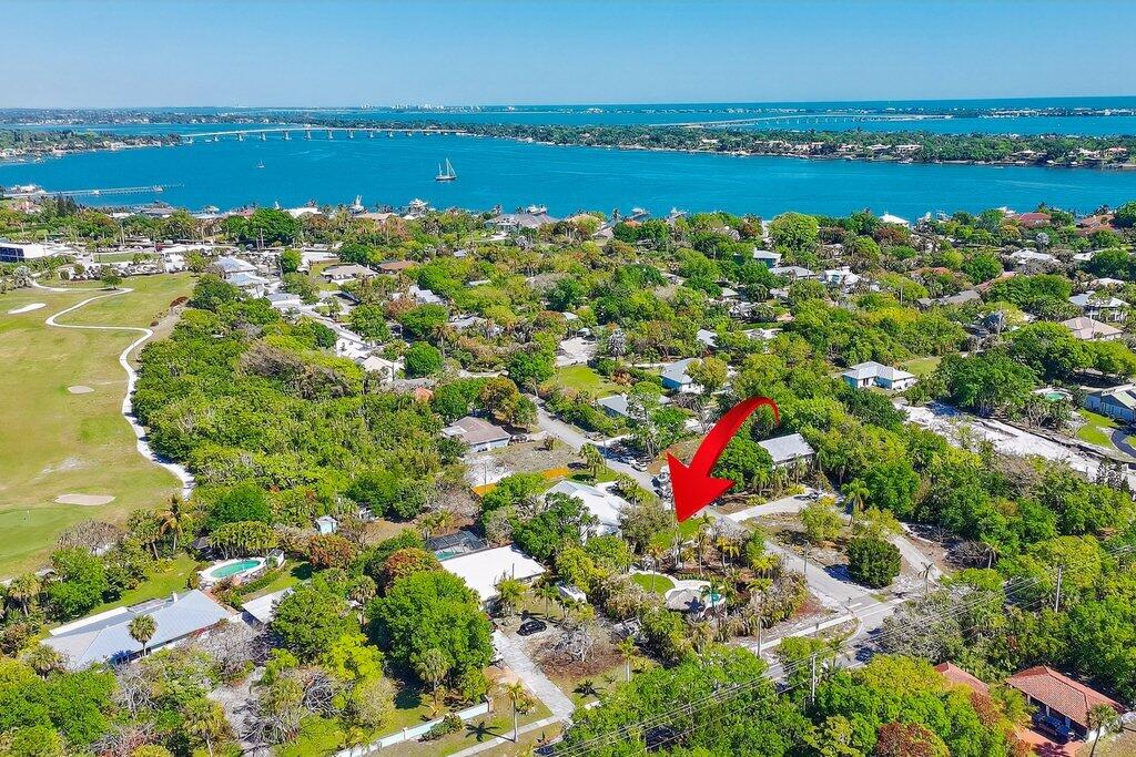 Foto de propiedad en 2366 SE Country Club Lane, Stuart, FL 34996 Stuart con MLS# 