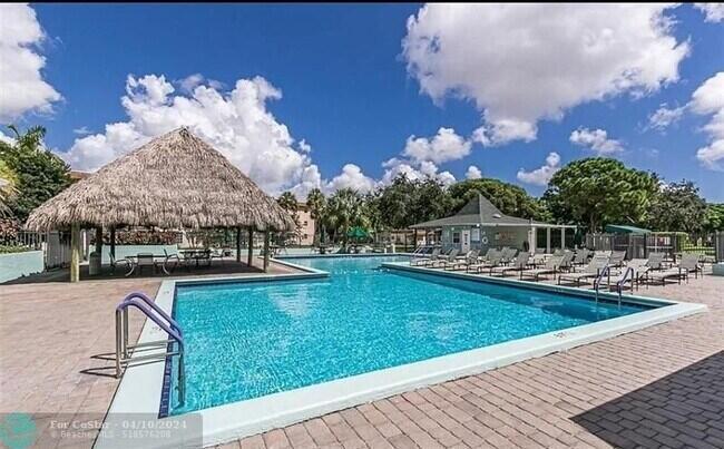 Foto de propiedad en 3500 SW Natura Boulevard 306, Deerfield Beach, FL 33441 Deerfield Beach con MLS# 