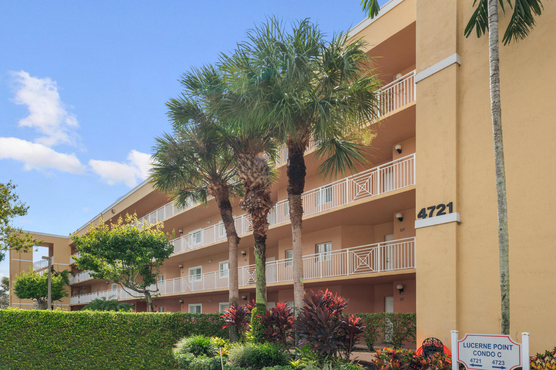 Foto de propiedad en 4721 E Lucerne Lakes Blvd E 744, Lake Worth, FL 33467 Lake Worth con MLS# 