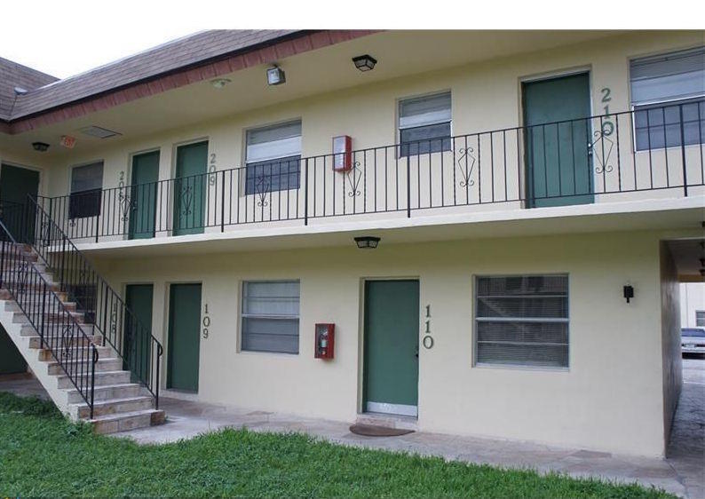 Foto de propiedad en 4800 NW 24th Court D214, Lauderdale Lakes, FL 33313 Lauderdale Lakes con MLS# 