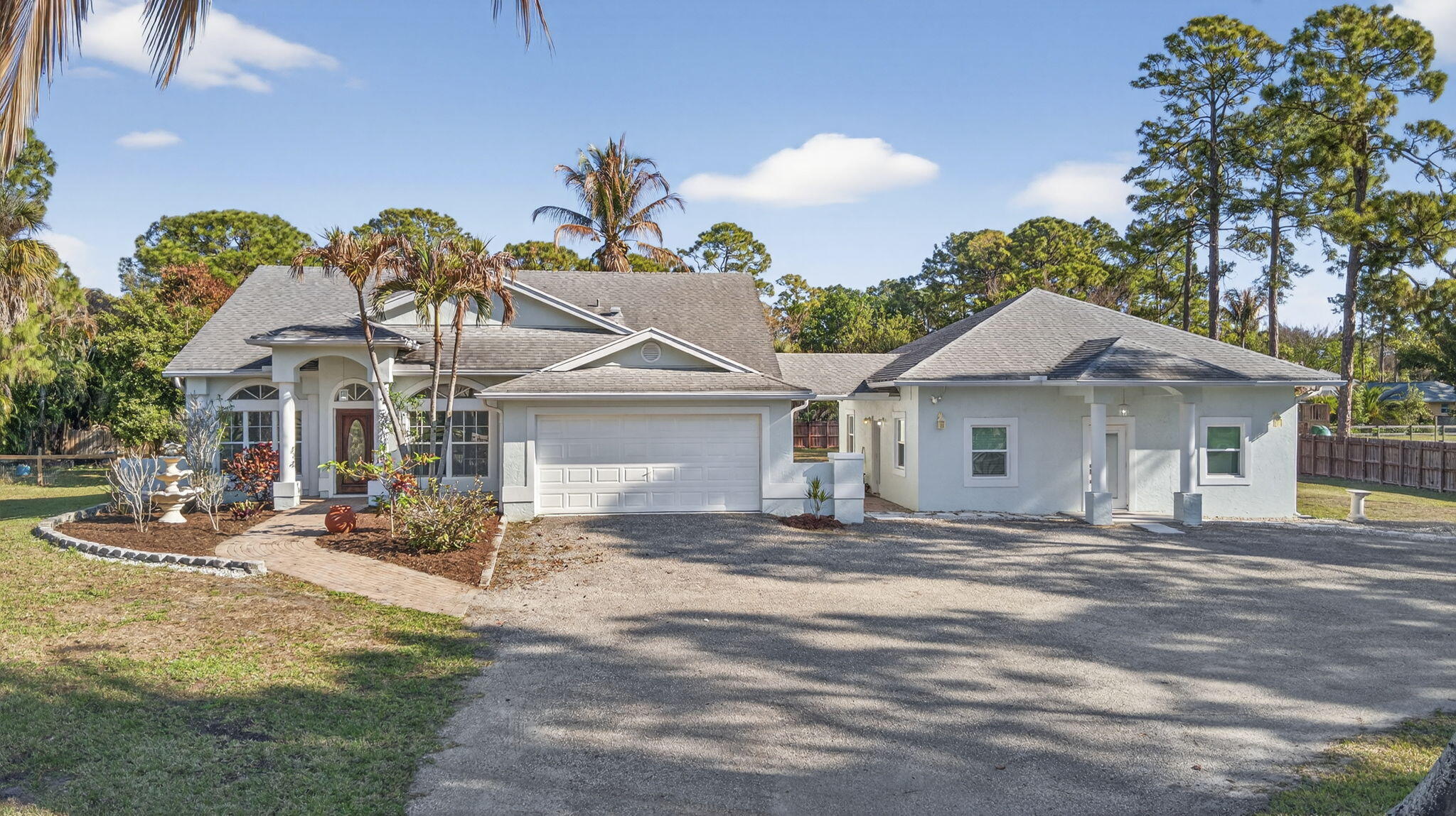 Foto de propiedad en 15399 N 61st Pl Place N, The Acreage, FL 33470 The Acreage con MLS# 