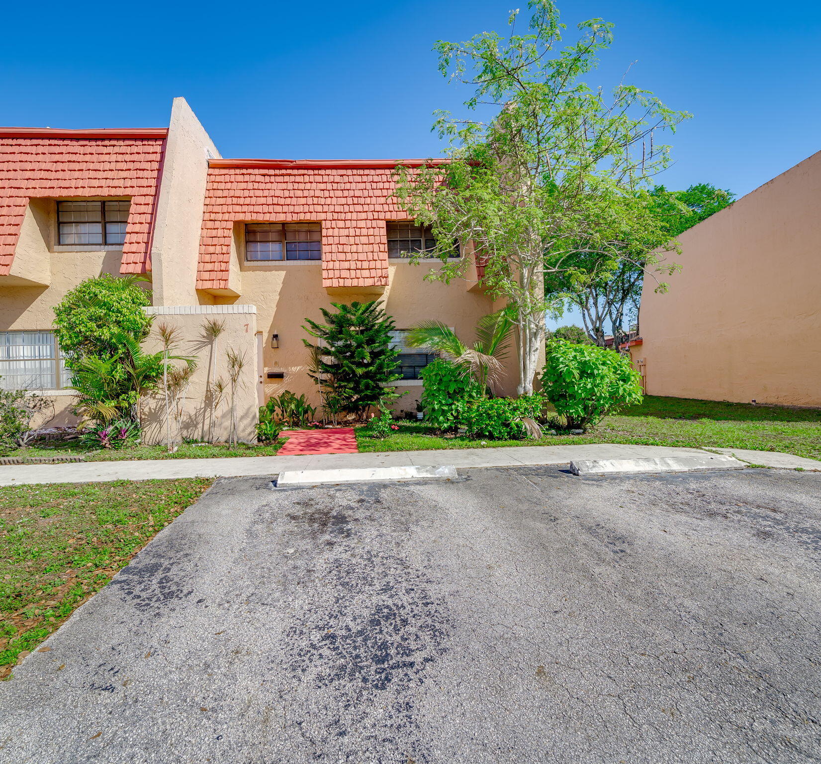 Foto de propiedad en 7 Ann Lee Lane, Tamarac, FL 33319 Tamarac con MLS# 