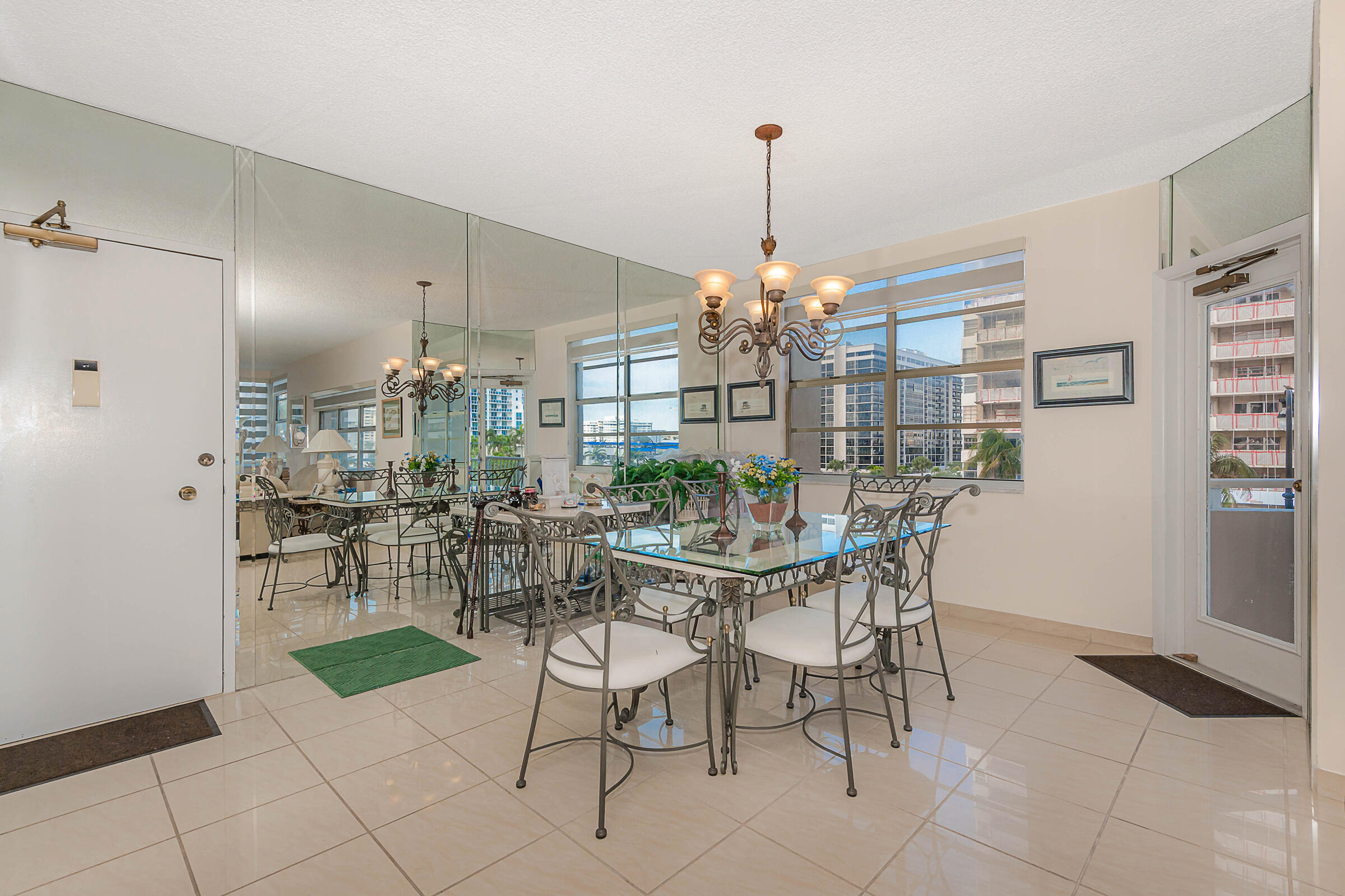Foto de propiedad en  Hallandale Beach con MLS# 