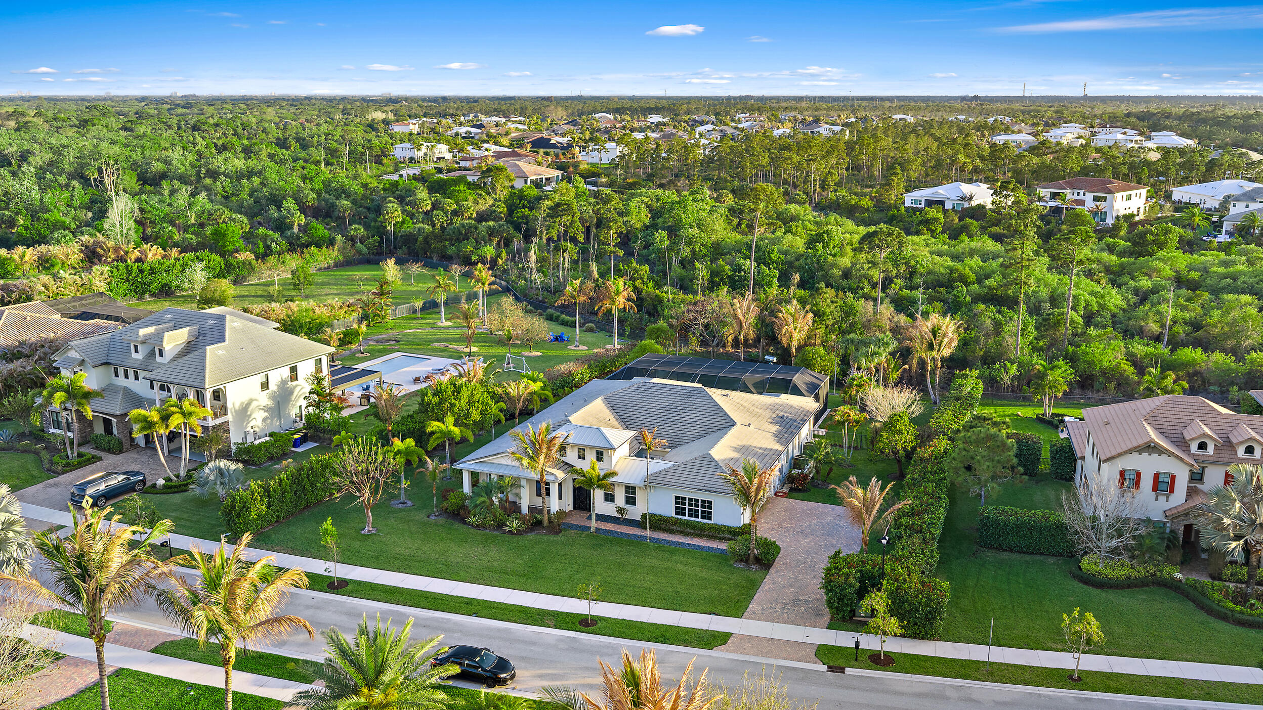 Foto de propiedad en 8176 SE Red Root Way, Jupiter, FL 33458 Jupiter con MLS# 