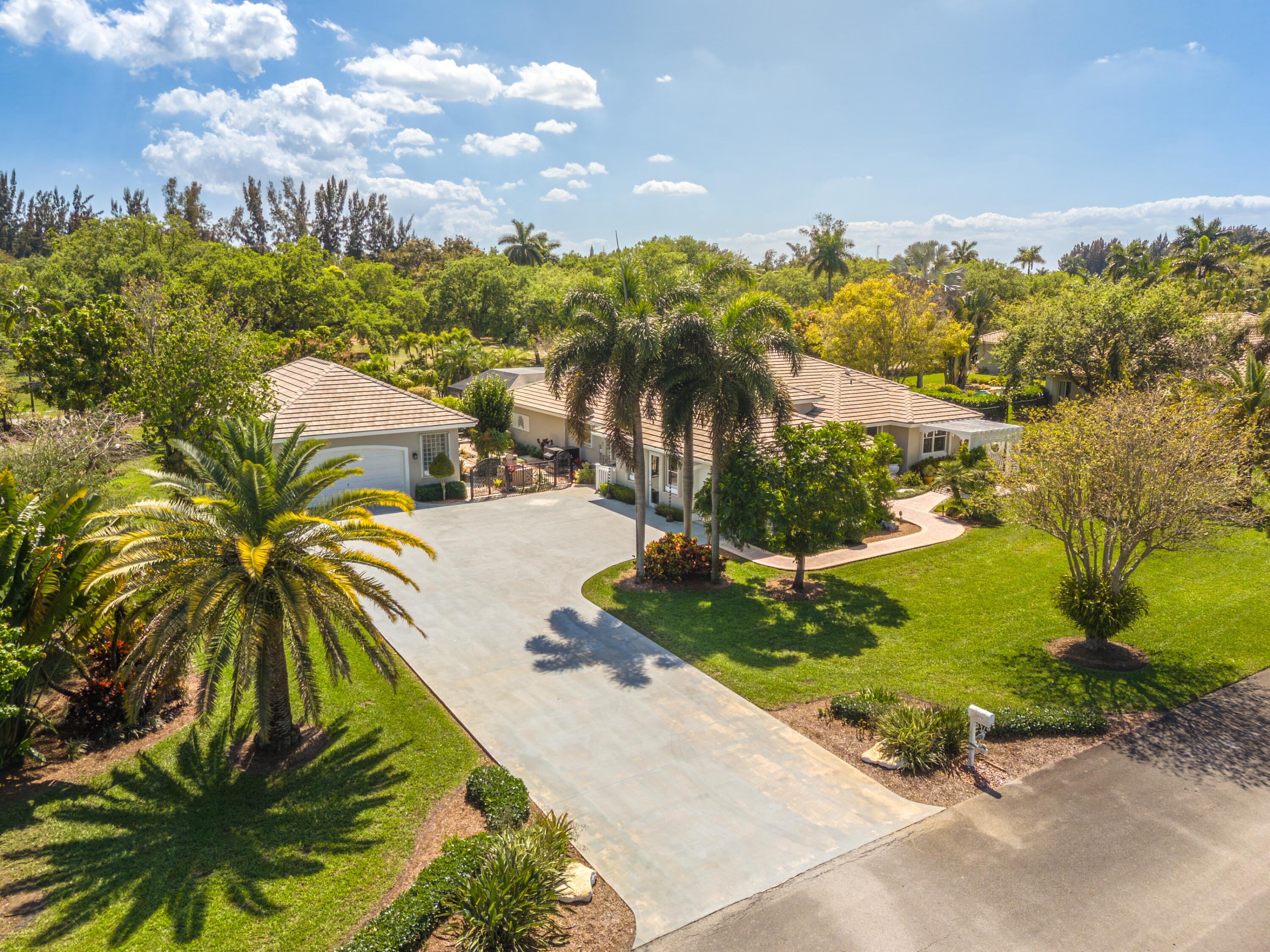 Vendido 5970 SW 55th Street, Davie, FL 33314, Davie, FL 33314