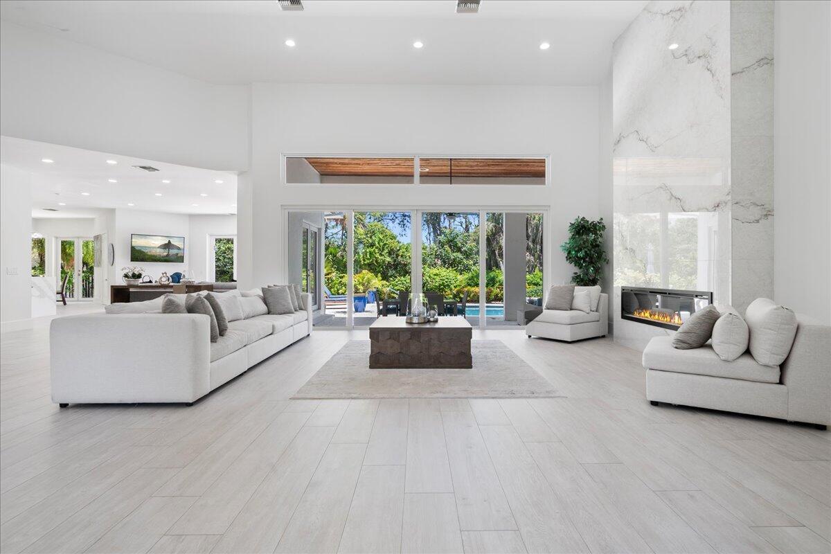 Foto de propiedad en 2313 Golf Brook Drive, Wellington, FL 33414 Wellington con MLS# 