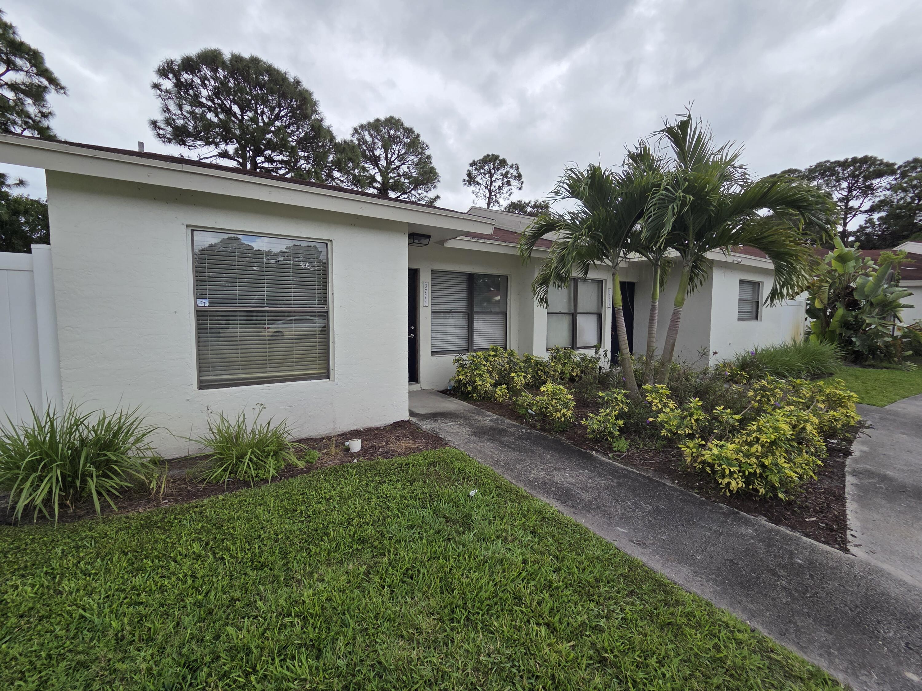 Foto de propiedad en 3774 Mil Race Court, Greenacres, FL 33463 Greenacres con MLS# 