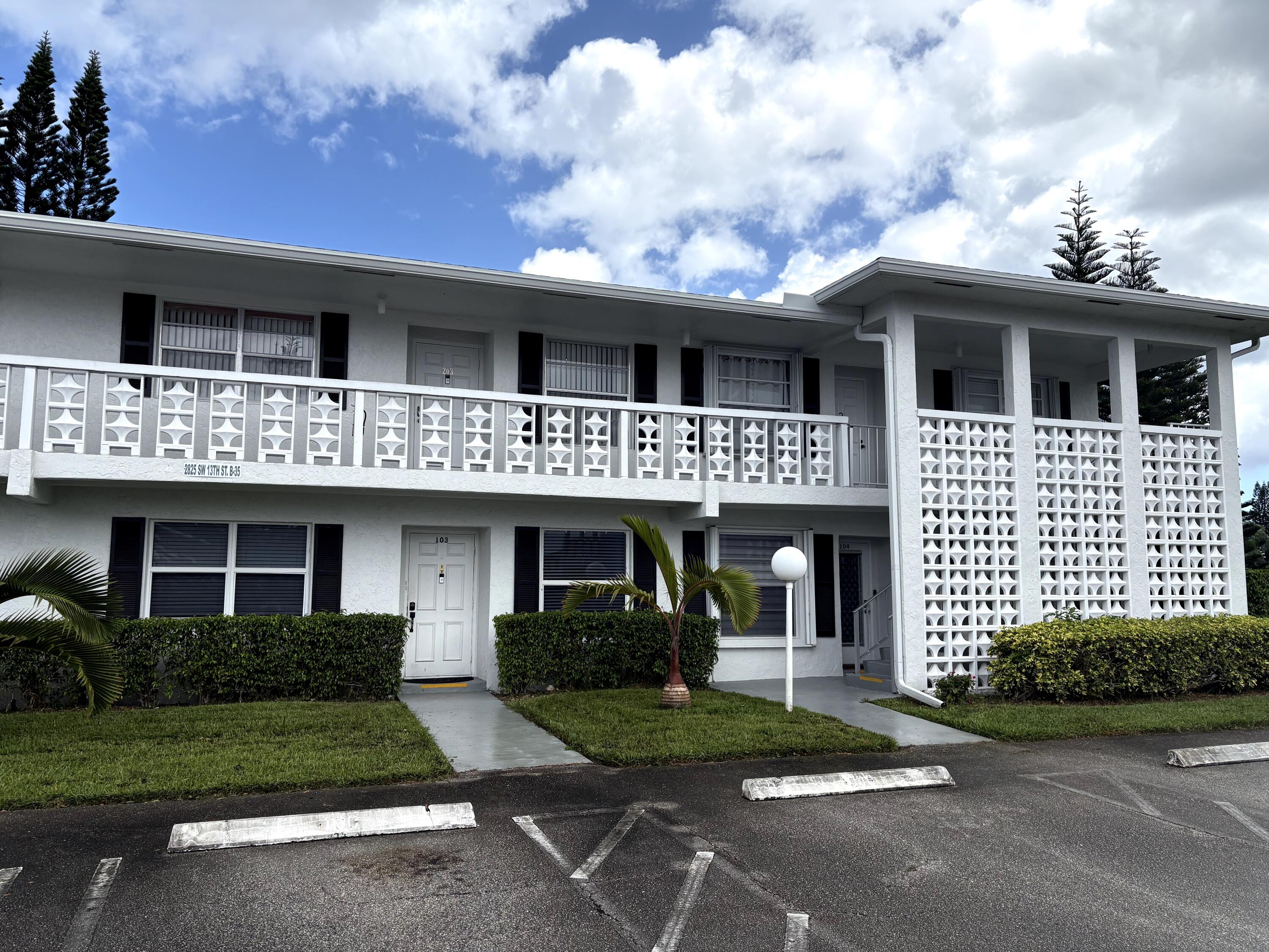 Foto de propiedad en 2825 SW 13th Street 204, Delray Beach, FL 33445 Delray Beach con MLS# 