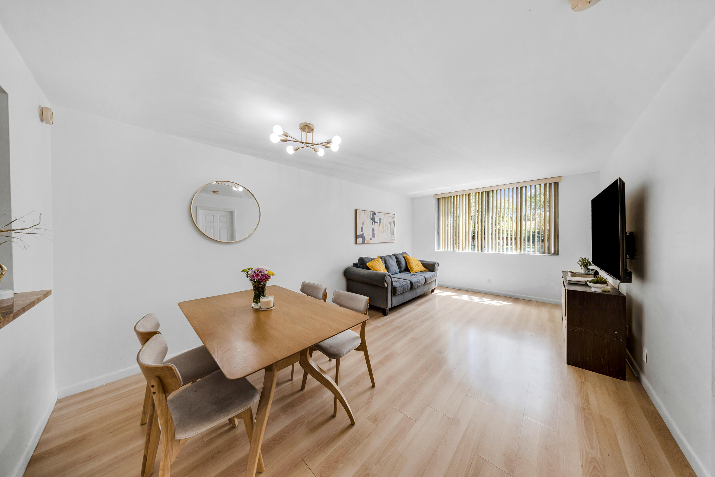 Foto de propiedad en 3249 Riverside D-202, Coral Springs, FL 33065 Coral Springs con MLS# 