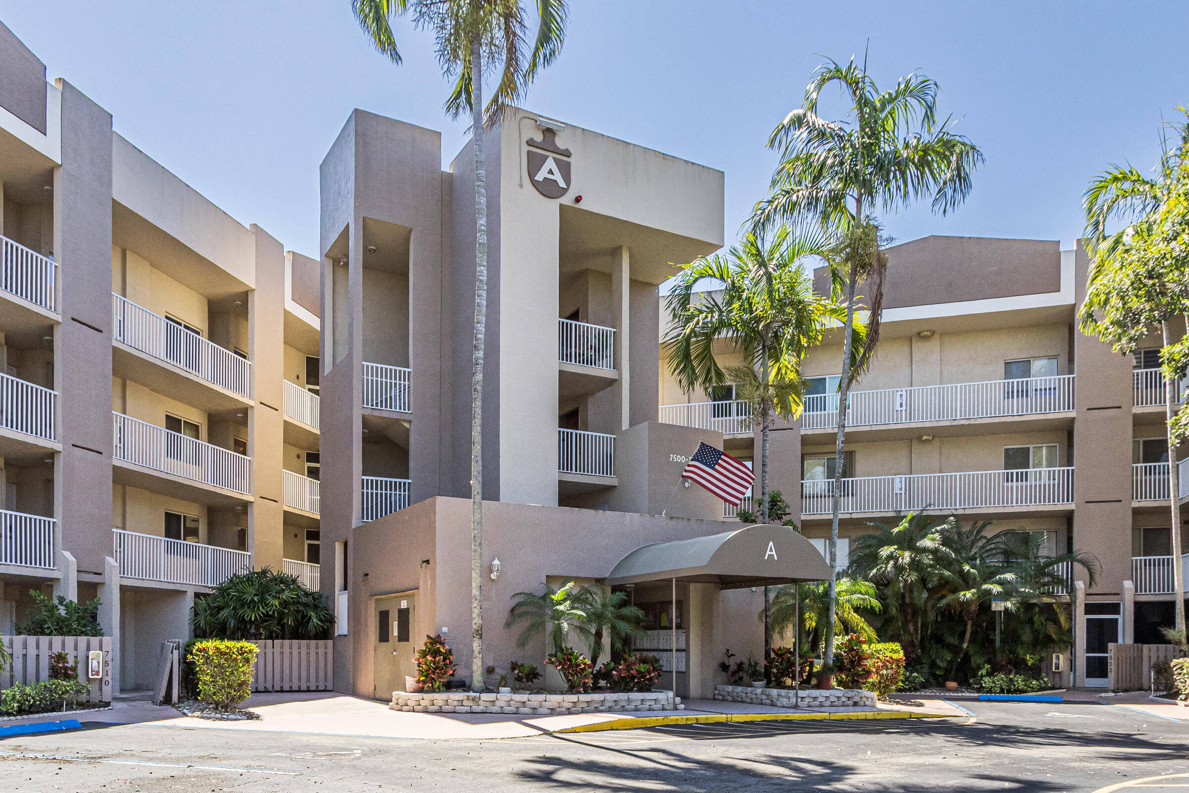 Foto de propiedad en 7552 Trent Drive 301, Tamarac, FL 33321 Tamarac con MLS# 