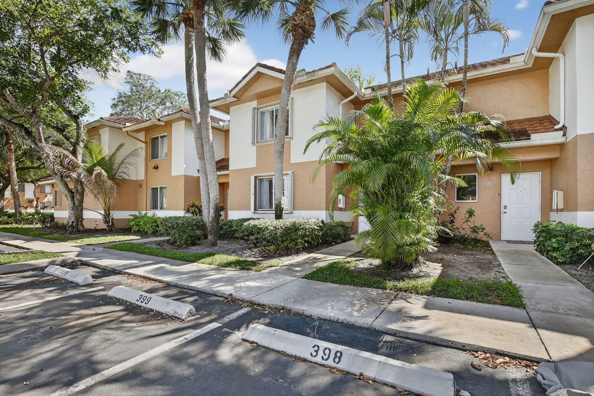 Foto de propiedad en 807 NW 91st Terrace NW 807, Plantation, FL 33324 Plantation con MLS# 
