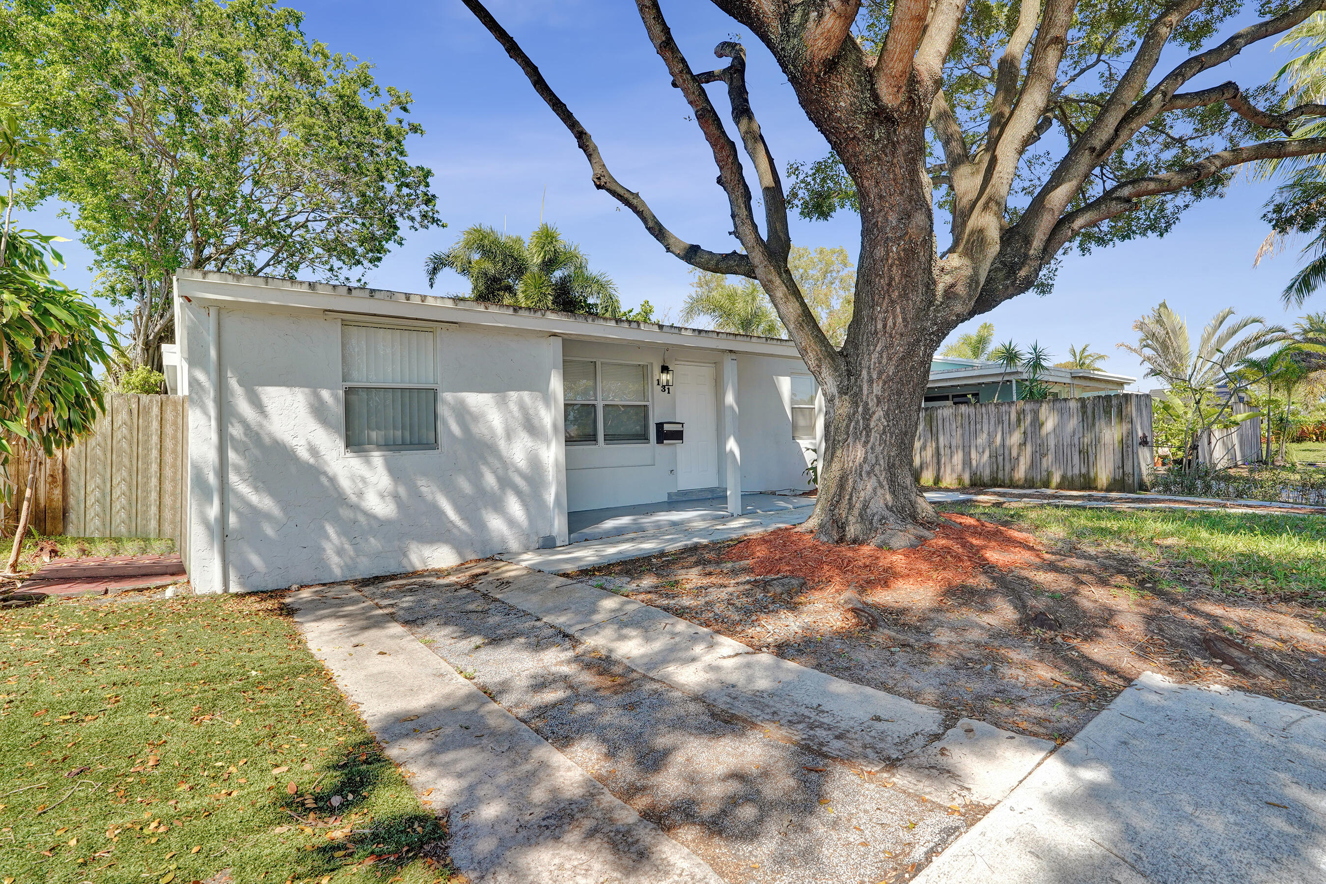 Foto de propiedad en 131 NE 51st Street, Oakland Park, FL 33334 Oakland Park con MLS# 